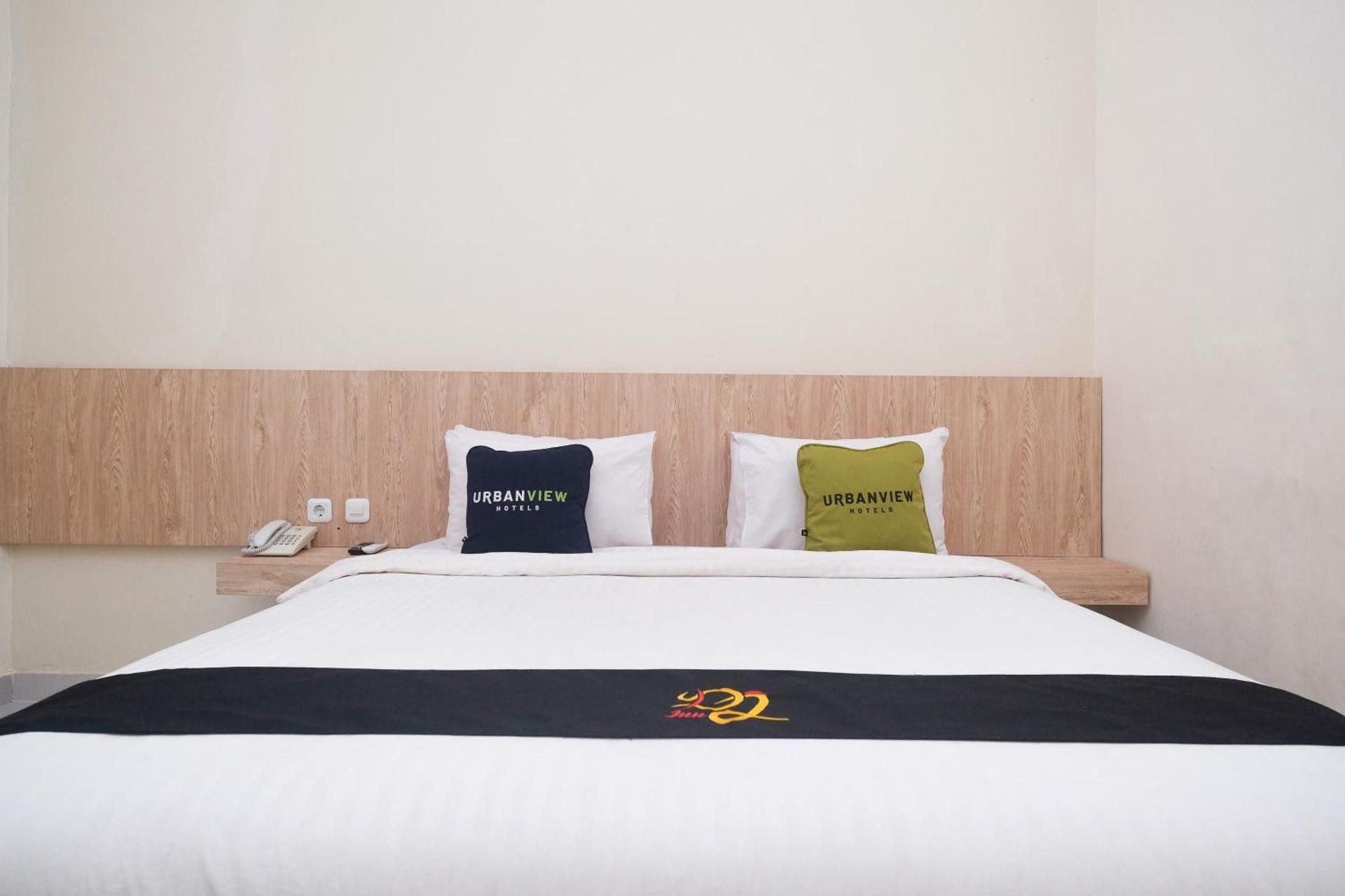 Urbanview Hotel DJ Inn Tegal Deluxe Room Double