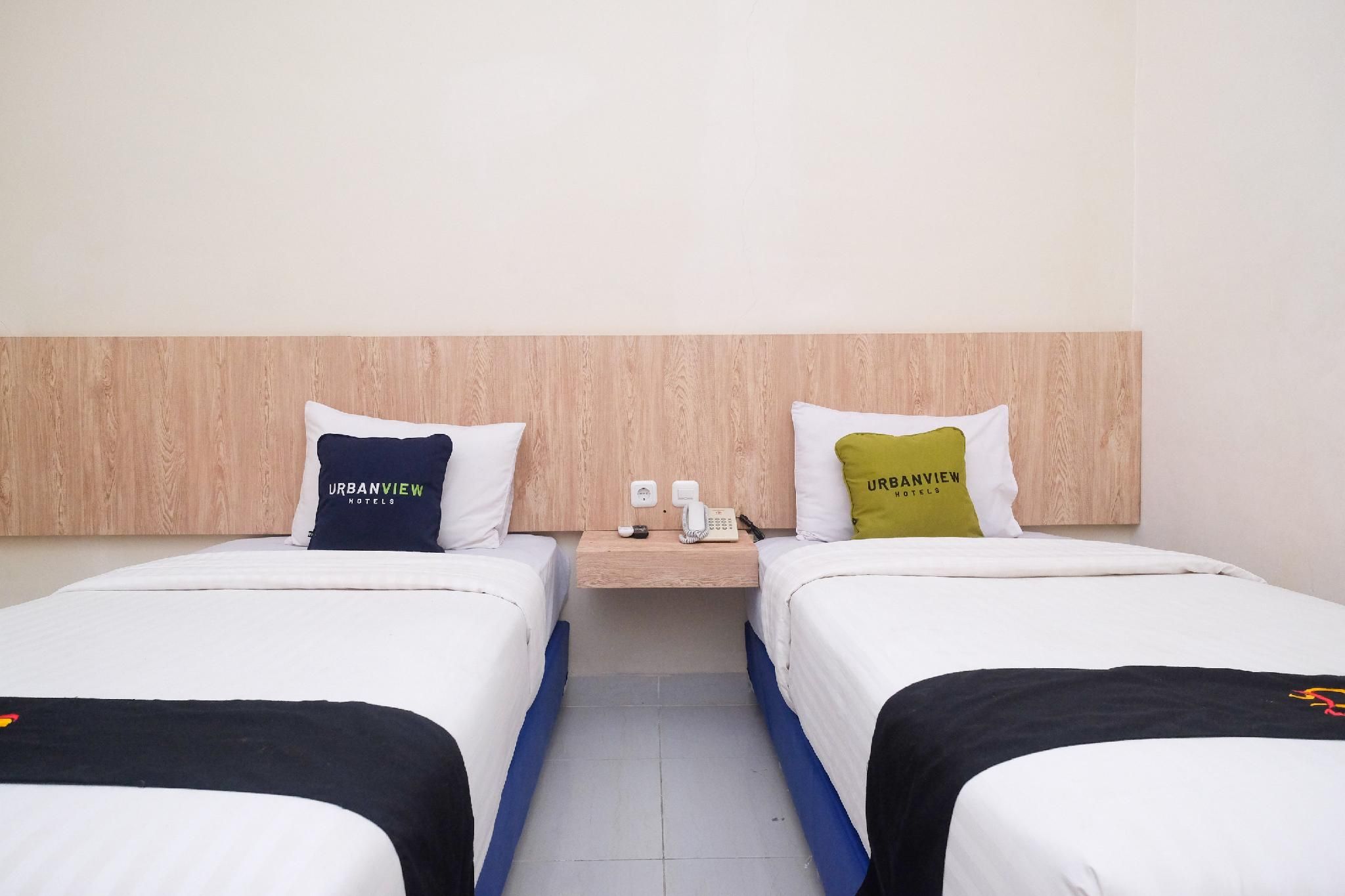 Urbanview Hotel DJ Inn Tegal Superior Room Twin 2