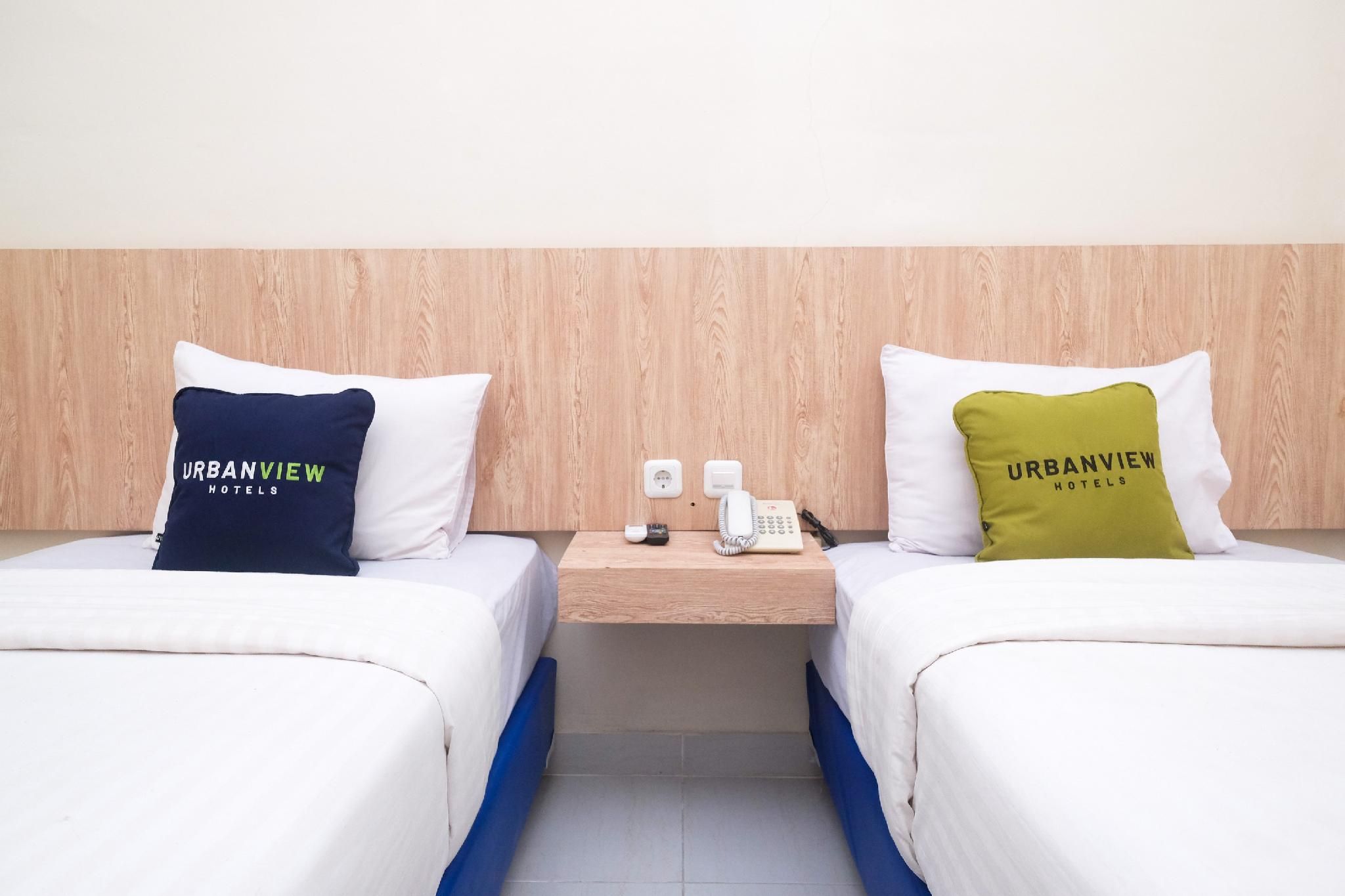 Urbanview Hotel DJ Inn Tegal Superior Room Twin 3