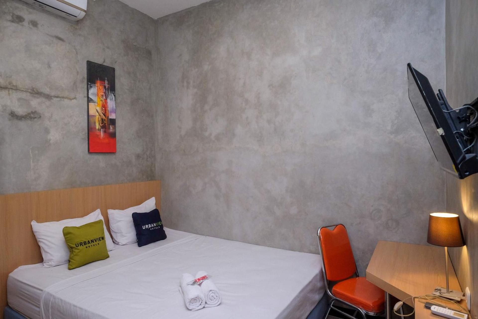 Urbanview Hotel Syariah Artamara Tegal by RedDoorz Budget Double Room 3