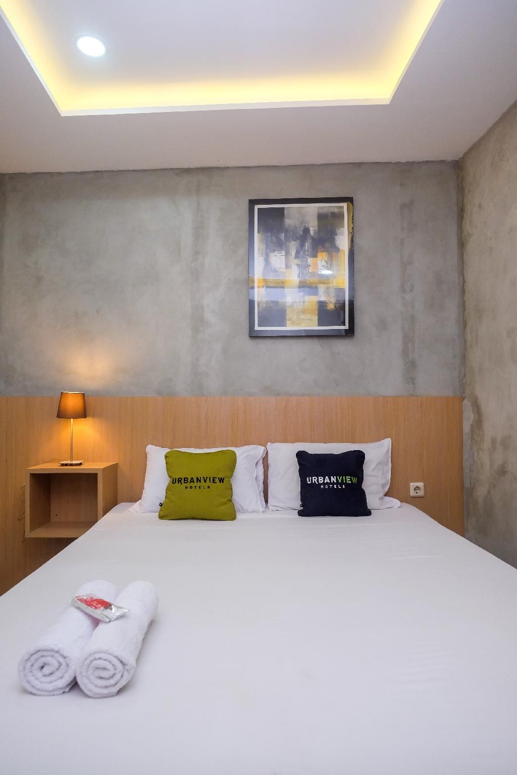 Urbanview Hotel Syariah Artamara Tegal by RedDoorz Deluxe Room