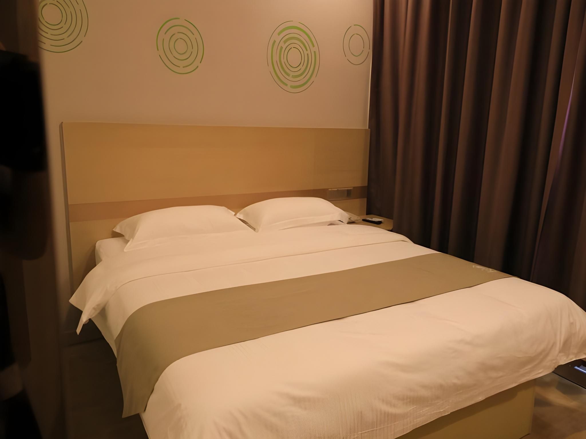 Hotel Queen Room