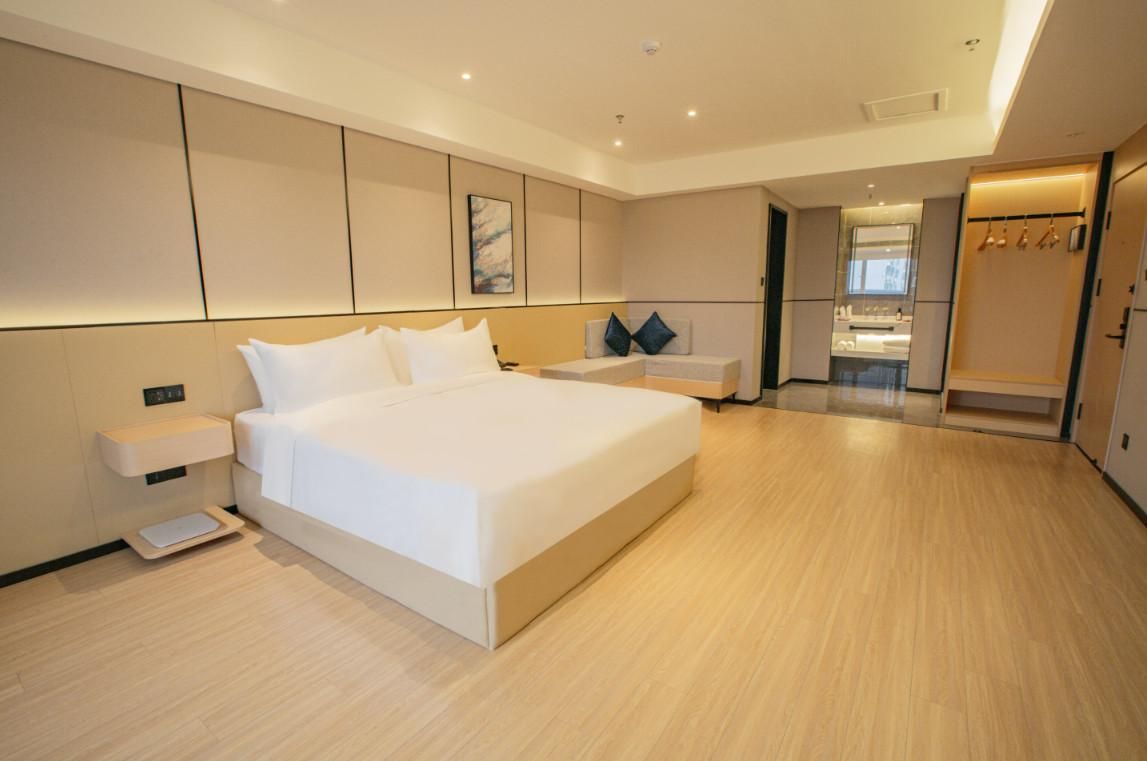 Huazhu - Deluxe Bed Room