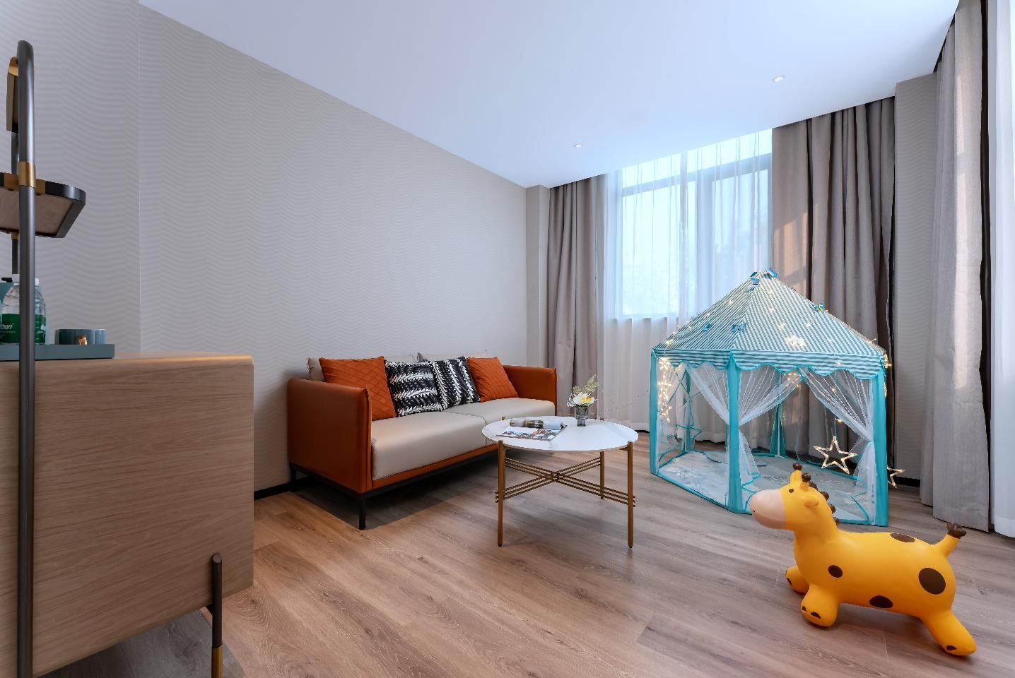 Dossen - Deluxe Family Room