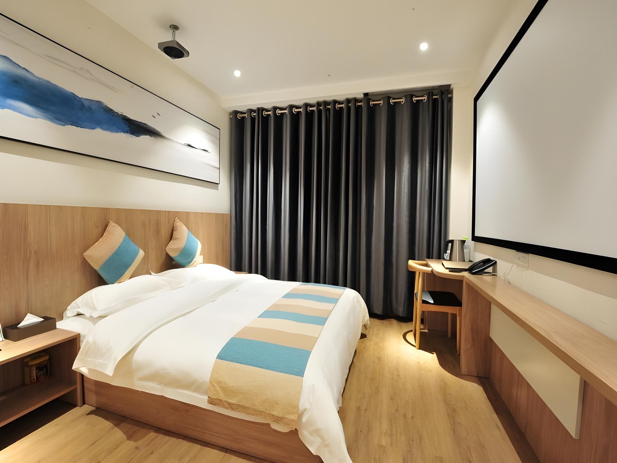 Feature Queen Room