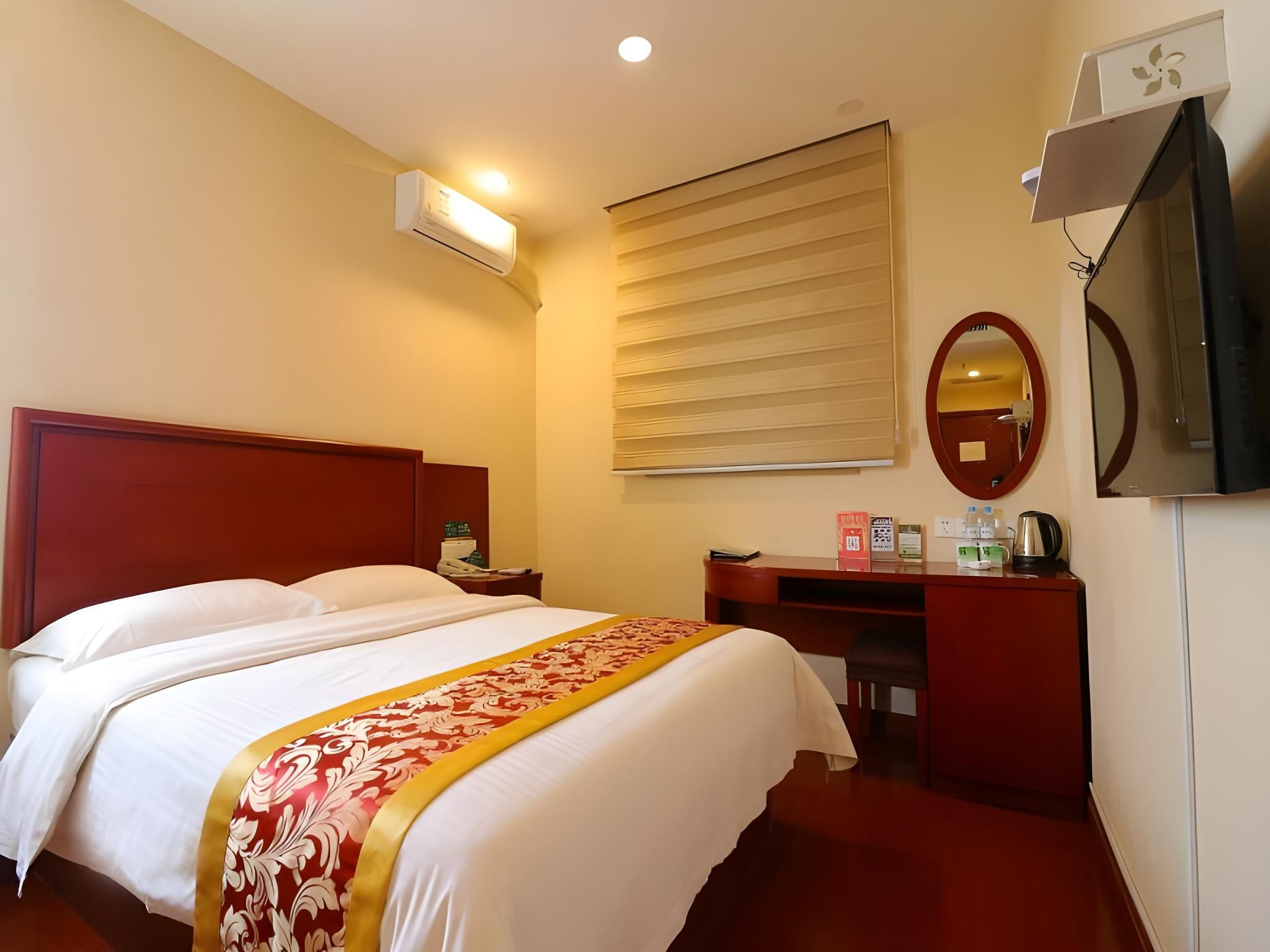 GTR - 1 Bed Guest Room with Aisle window