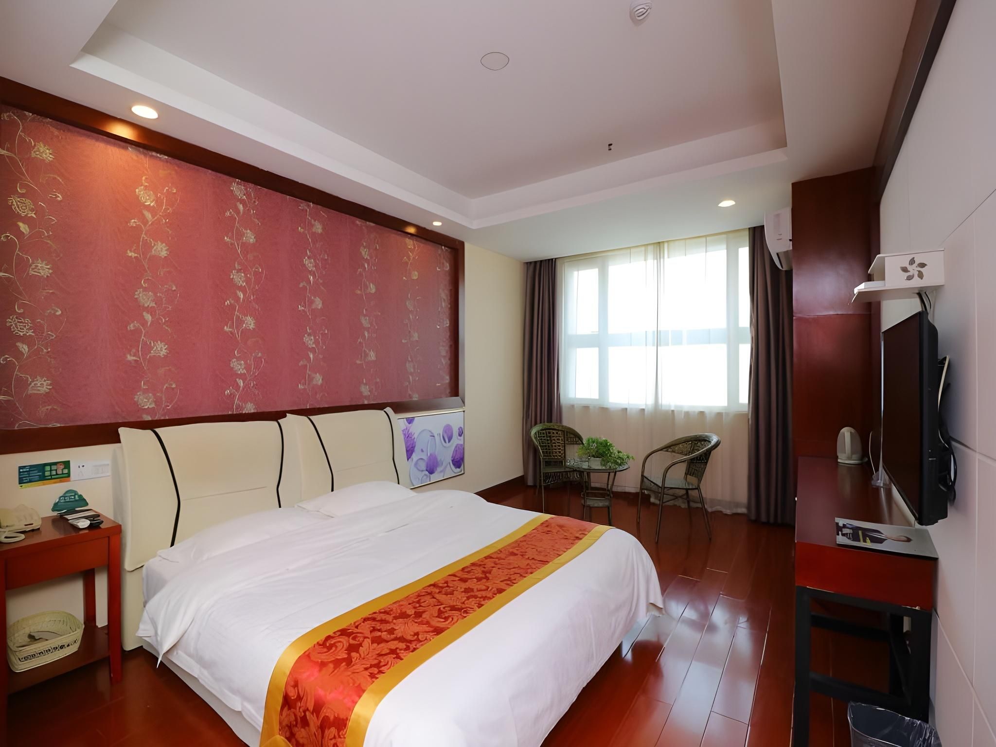 Business Queen Room