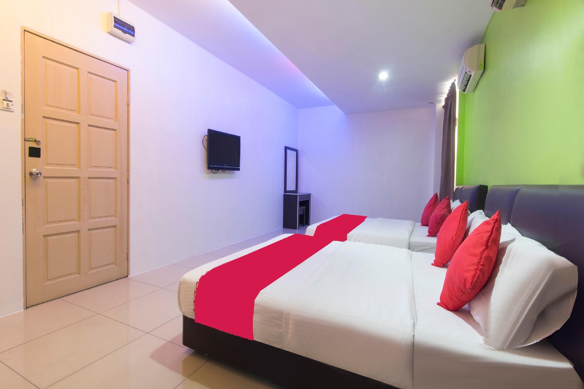 Mines Cempaka Budget Hotel Family Room 3
