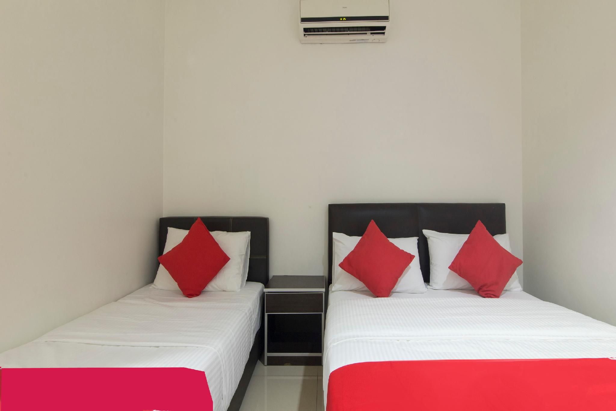 Mines Cempaka Budget Hotel Triple Standard 3