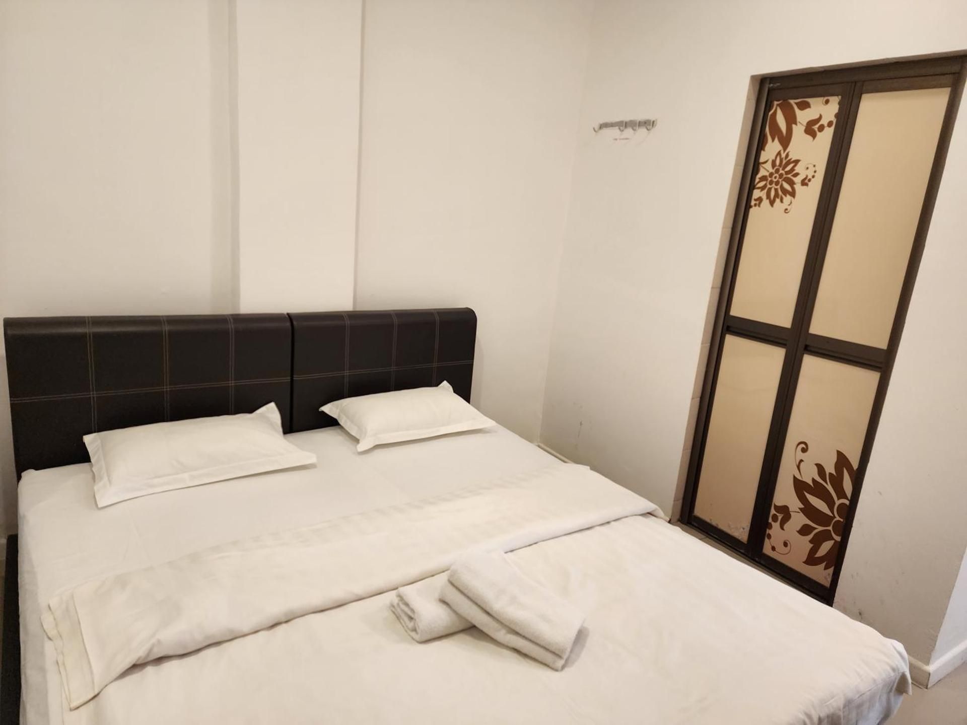 BEAR HOTEL NILAI Standard Queen Room 2