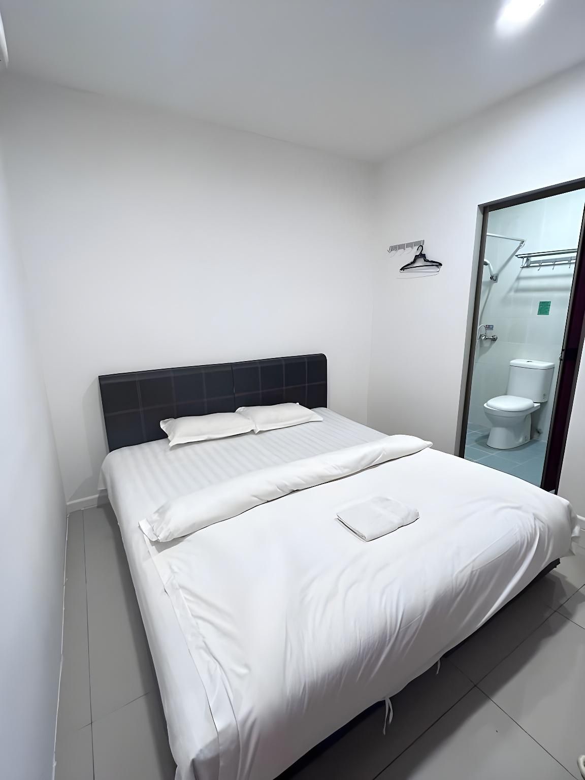 BEAR HOTEL NILAI Standard Queen Room 3