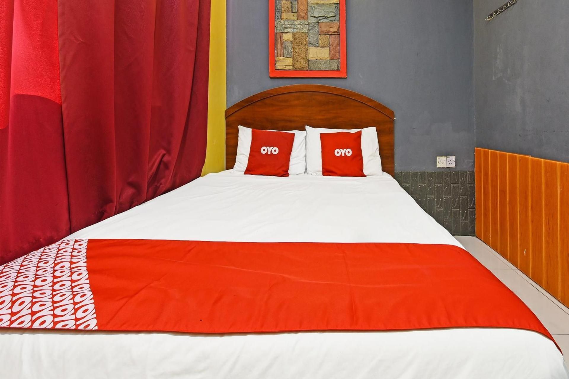 OYO 89656 Melati Hotel Nilai Deluxe Double Room 3