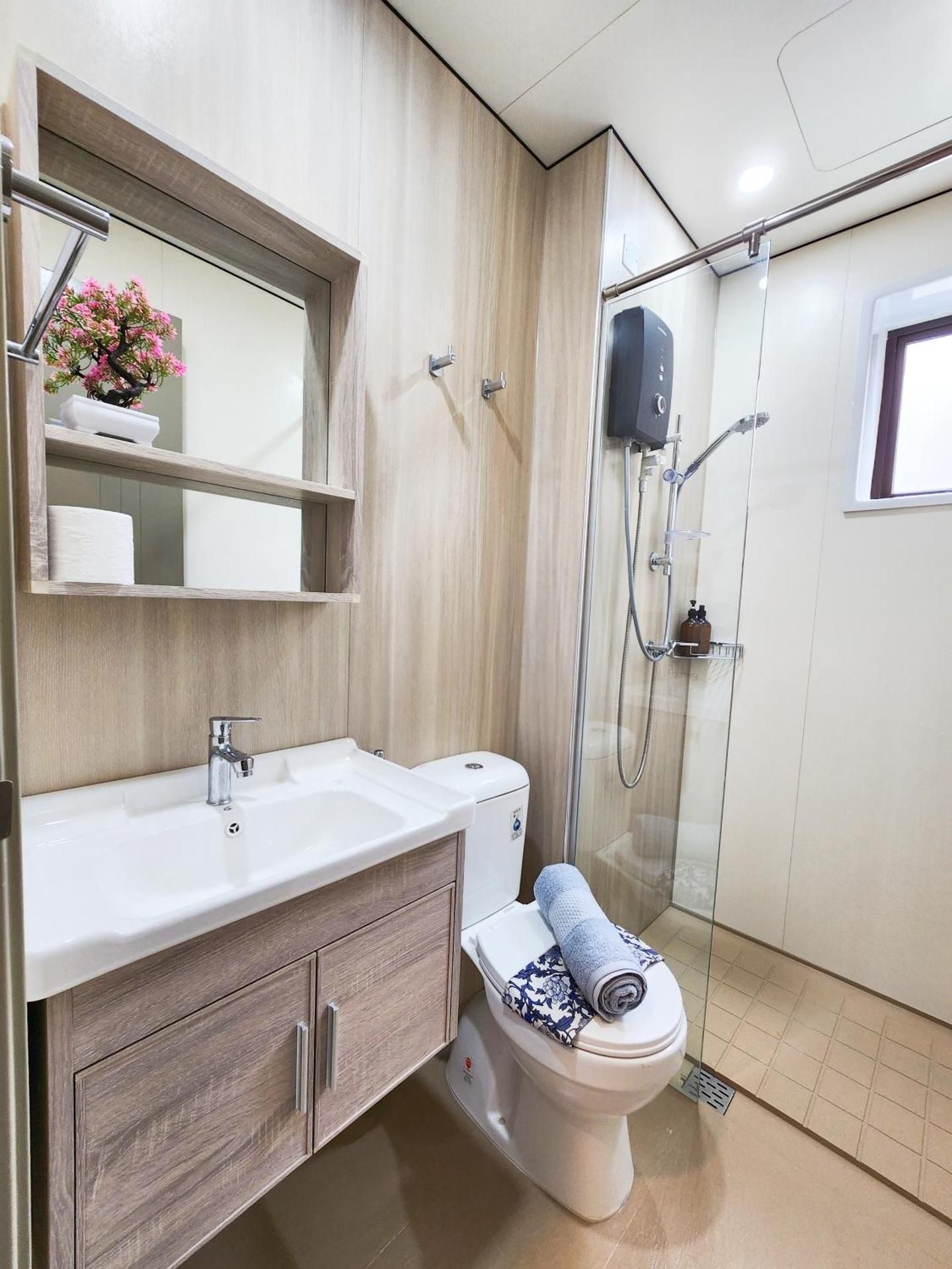 Two-Bedroom Apartment with Mountain View