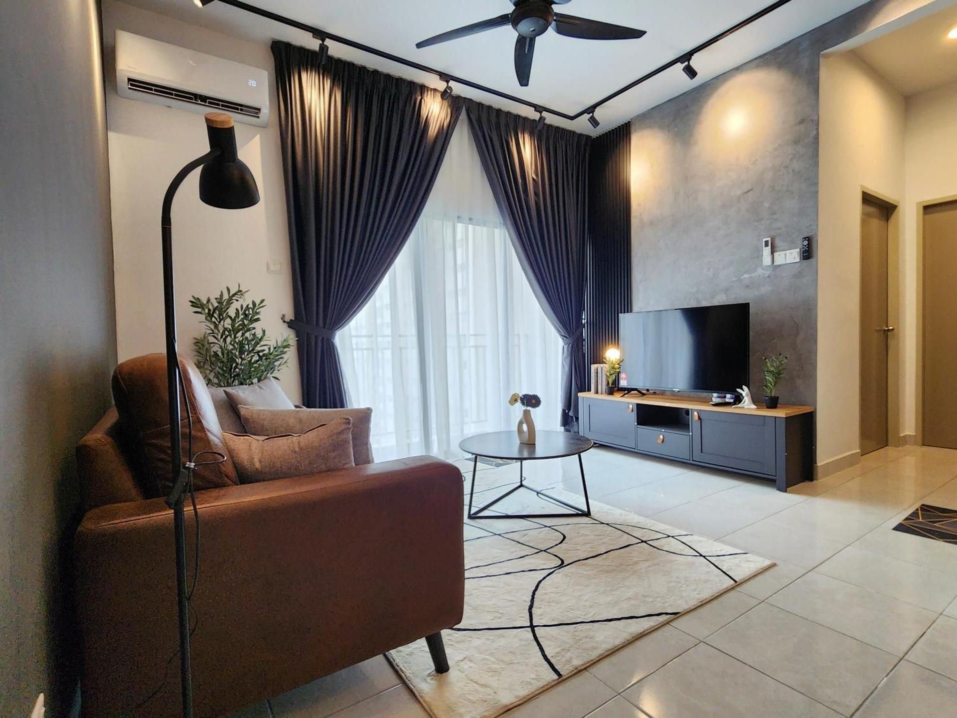 Two-Bedroom Apartment with Mountain View