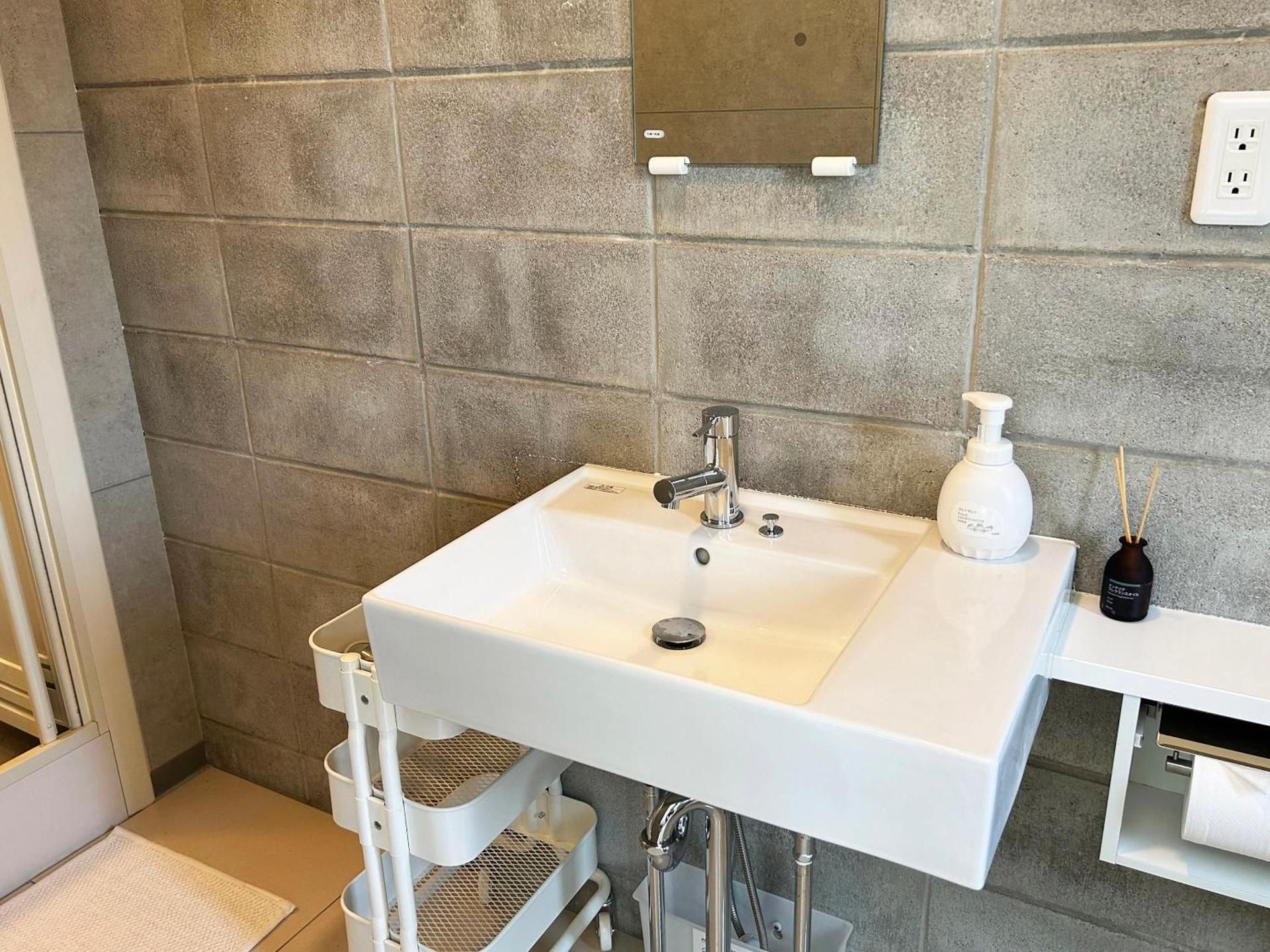 Twin Room with Shower