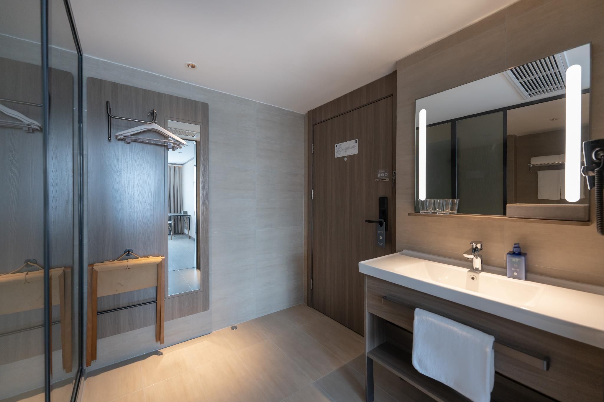 Huazhu - Superior Twin