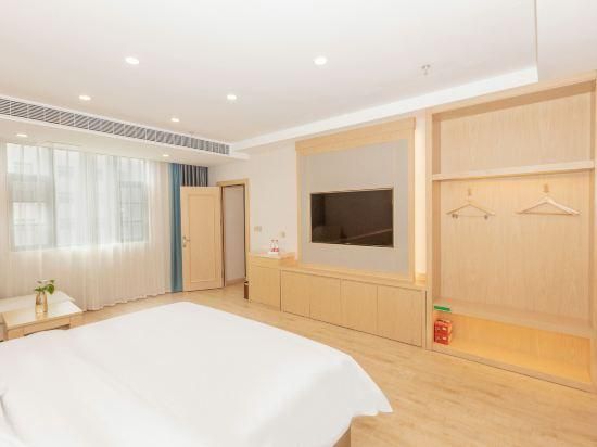 Vienna - Functional Chess Suite Room