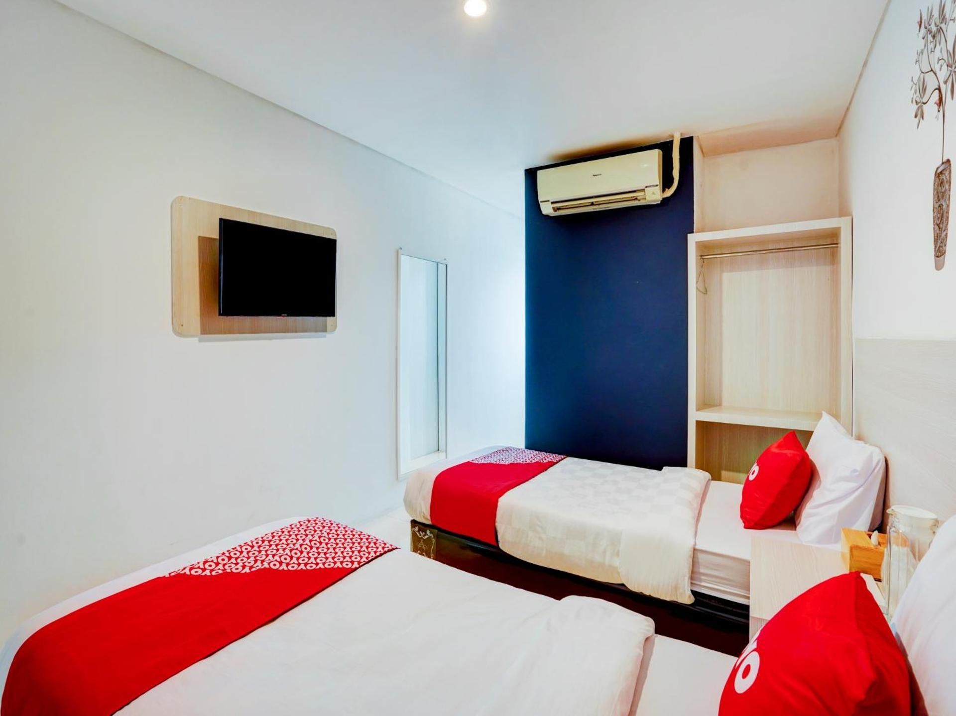 LG Hotel Jember by Callirooms Deluxe Twin 2