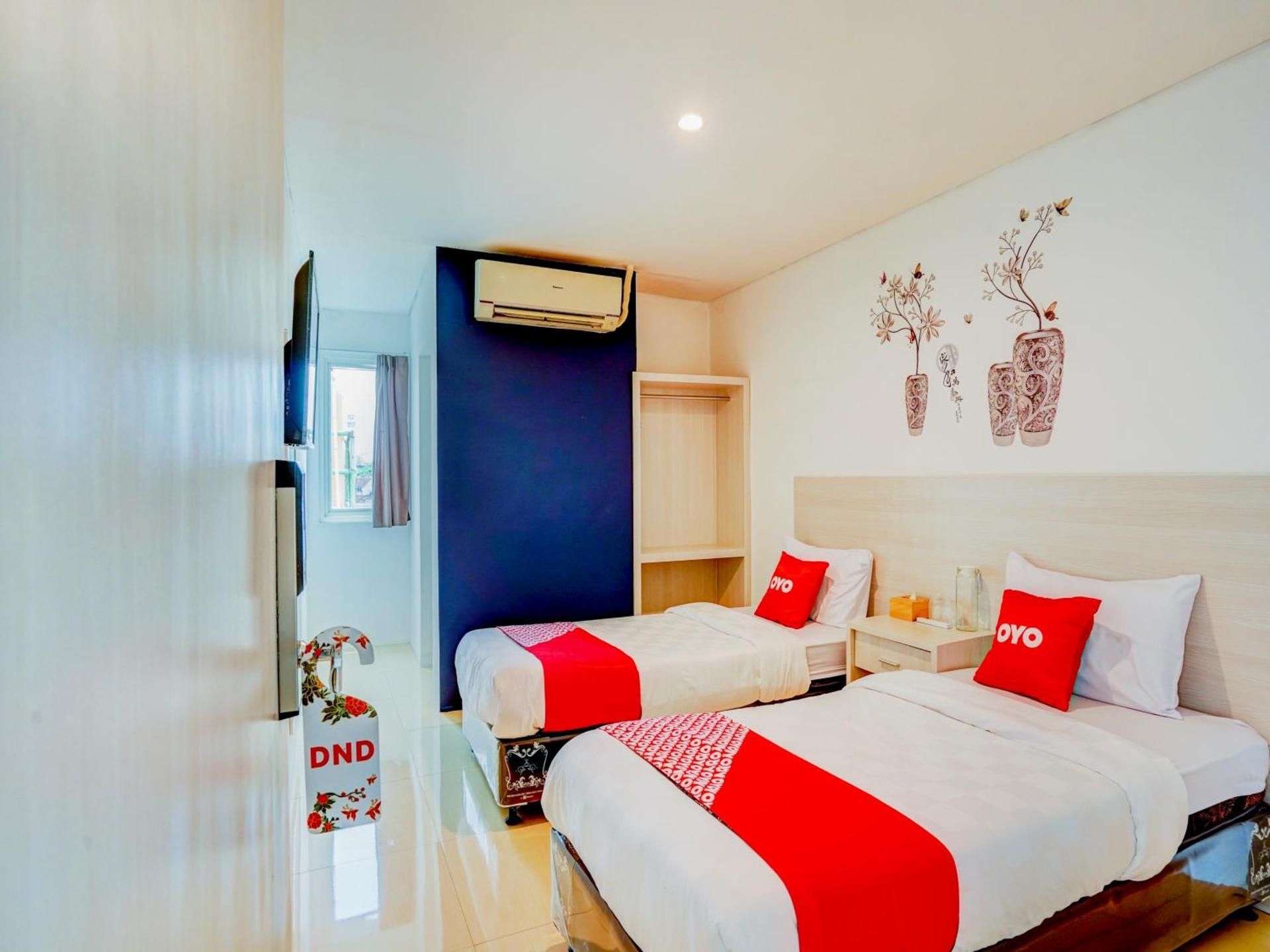 LG Hotel Jember by Callirooms Deluxe Twin 3