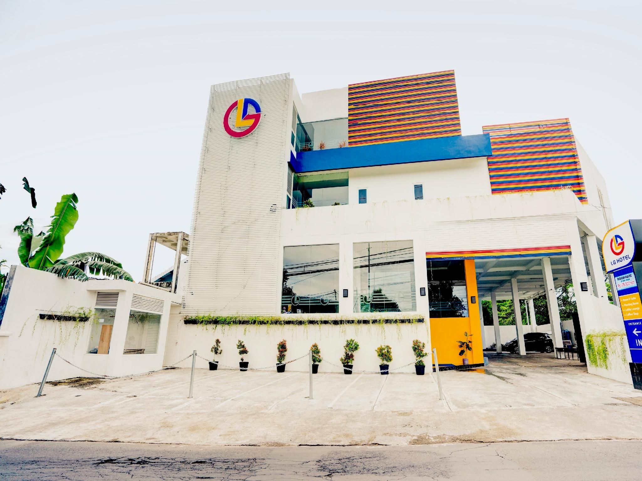 LG Hotel Jember by Callirooms