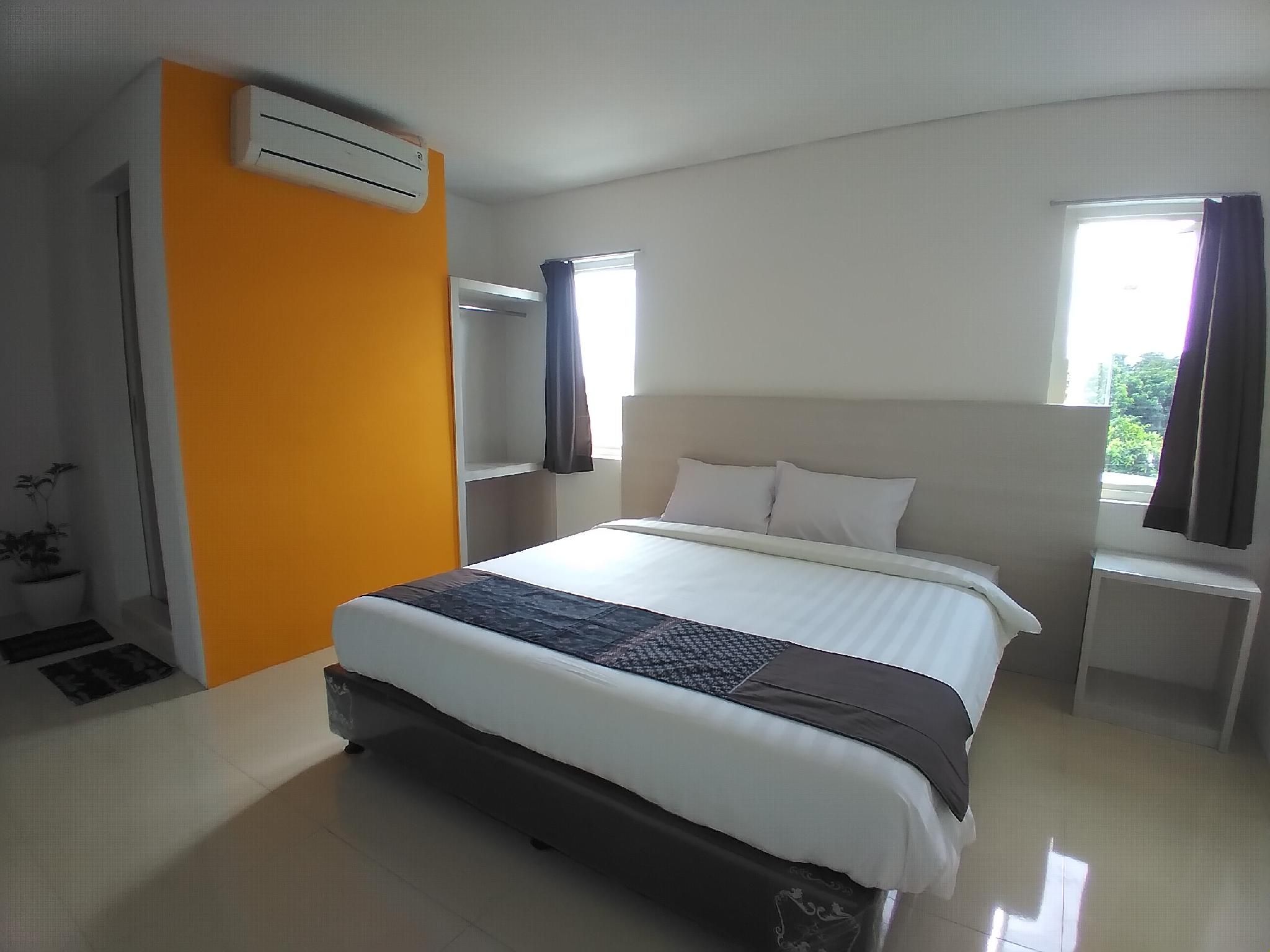 LG Hotel Jember by Callirooms Suite King 2