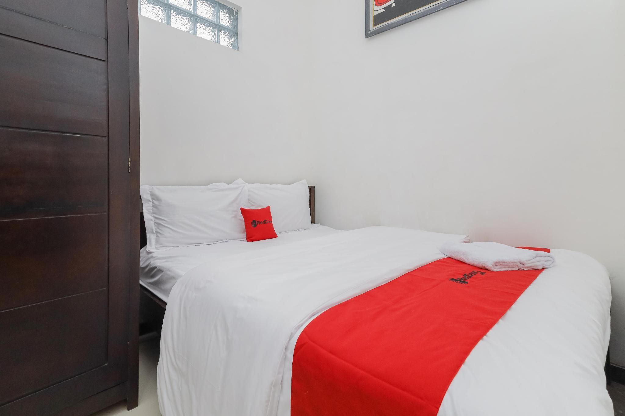 RedDoorz Room