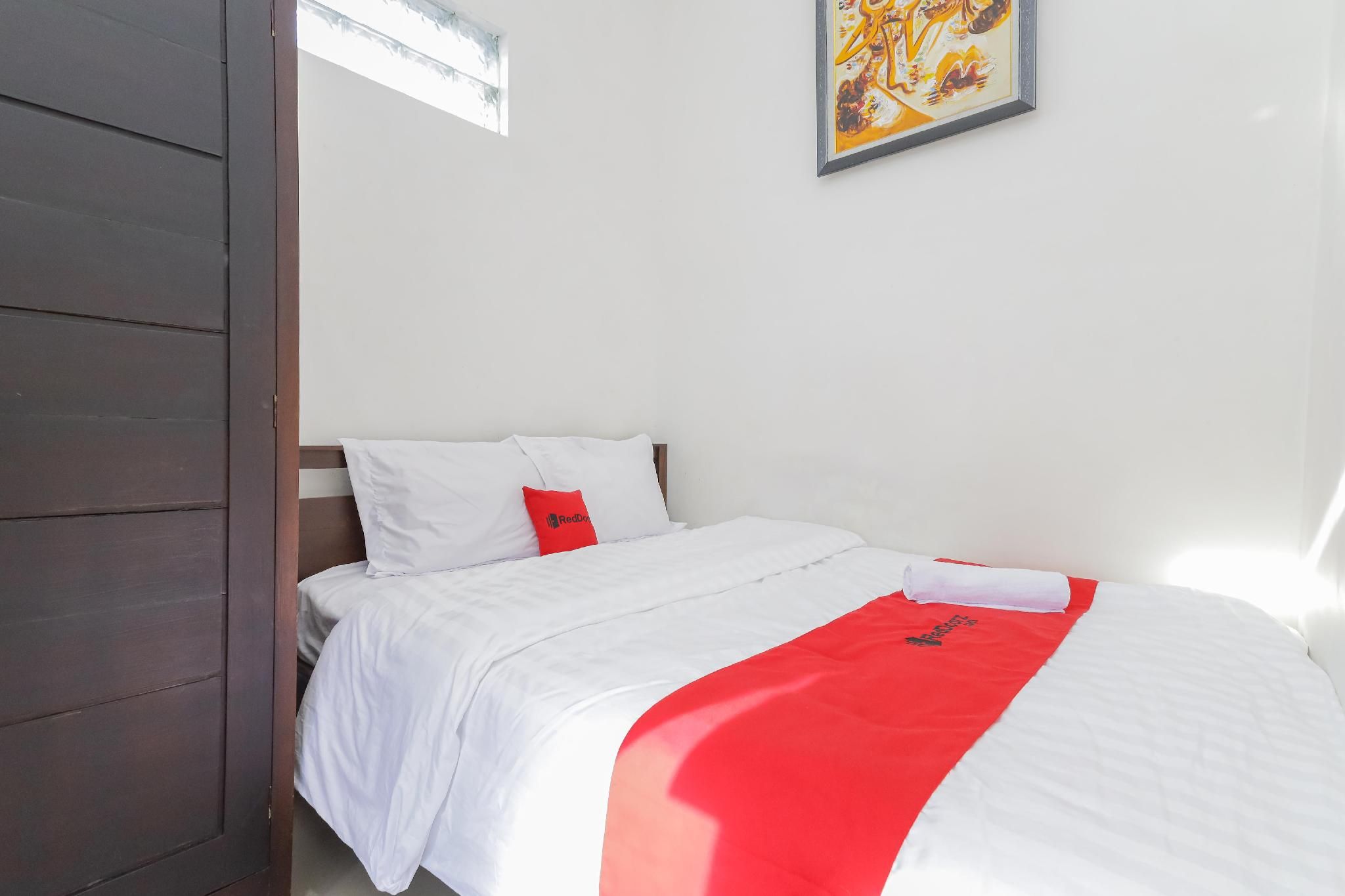 RedDoorz Room