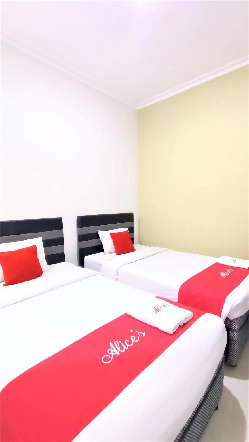 Alice's Homestay near Unej, Stasiun and Alun-Alun Syariah Deluxe Twin B 2