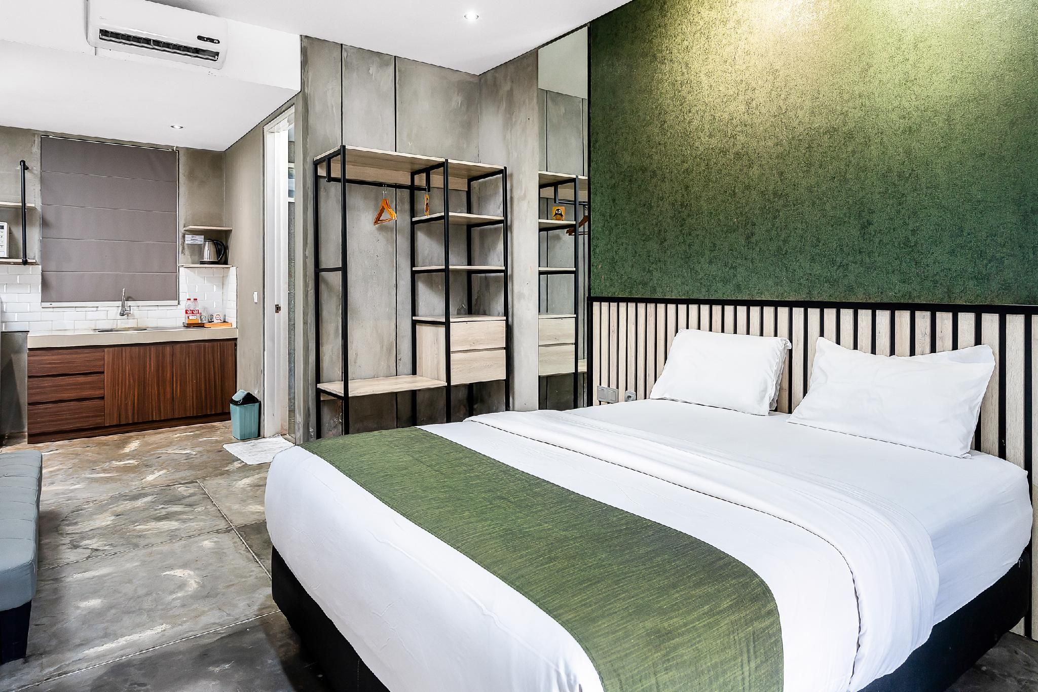 Garden View by Calli Rooms Deluxe - 1 Queen Bed