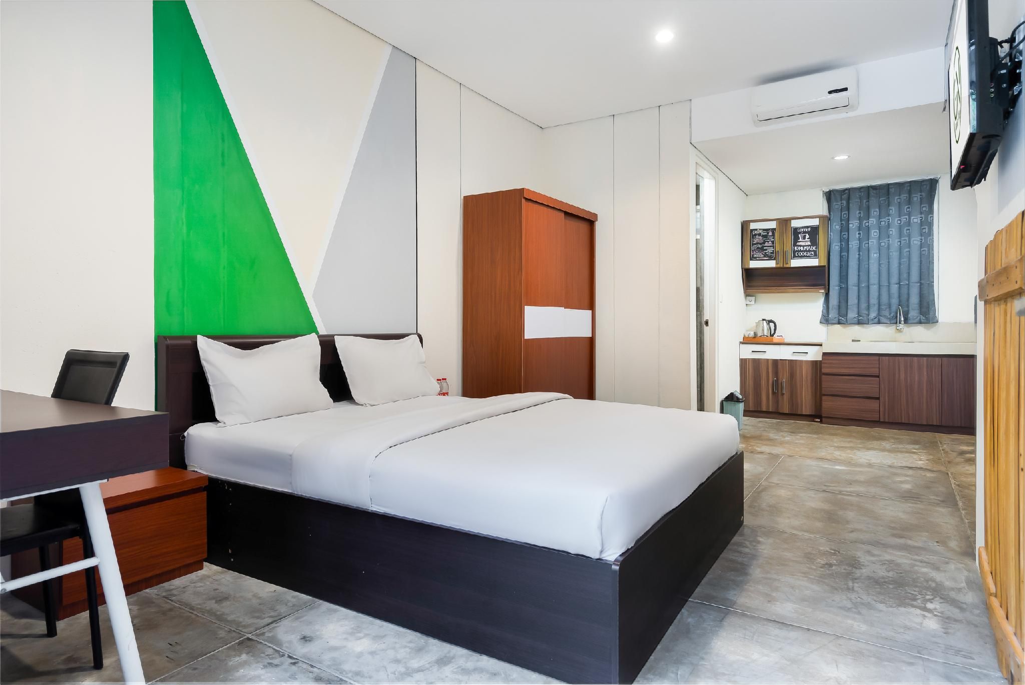 Superior - 1 Queen Bed