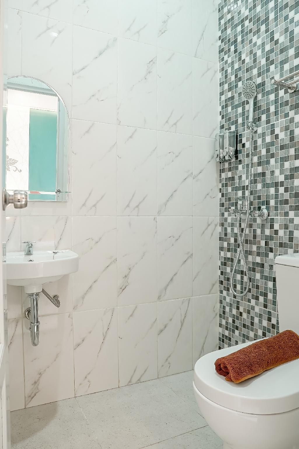 Roso Tentrem by Calli Rooms  Deluxe - 1 Queen Bed 3