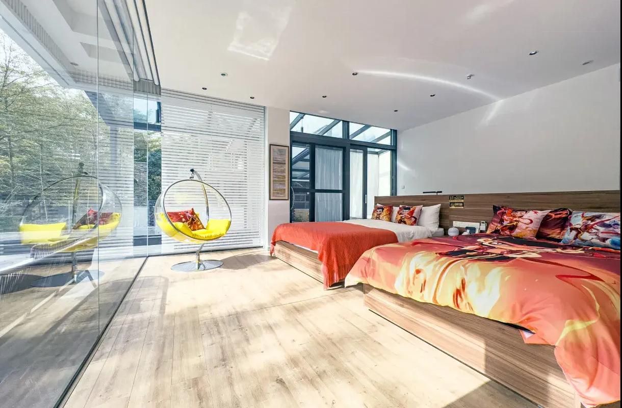 6-Bedroom Family Room with Bathroom