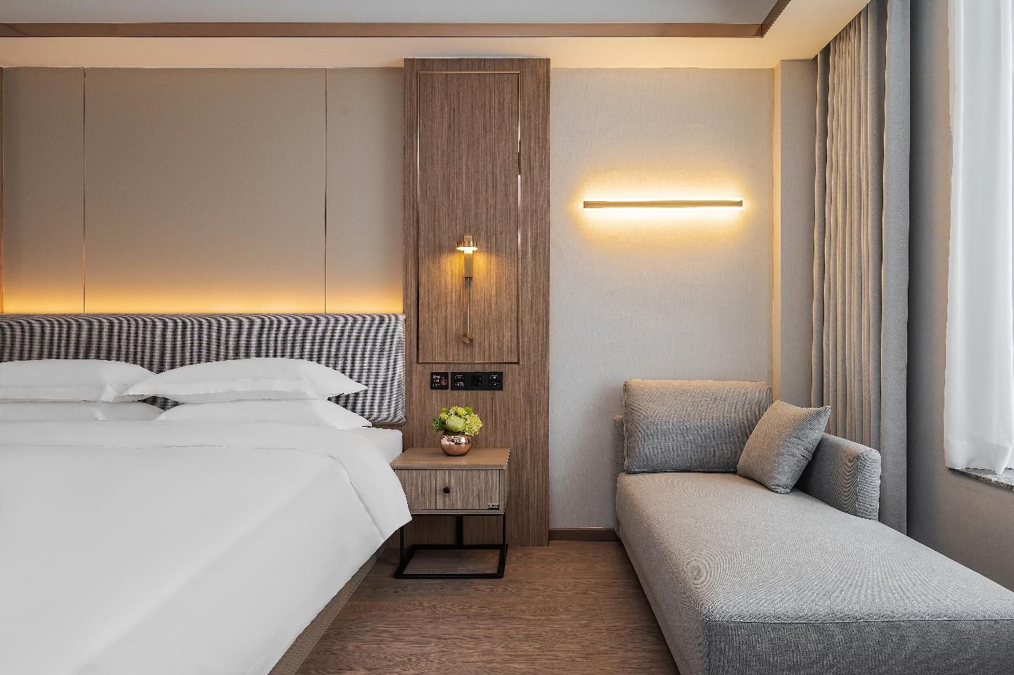 Poltton International Service Apartment Changtai Yuanxi Dossen - Bed Room Mountain View 3