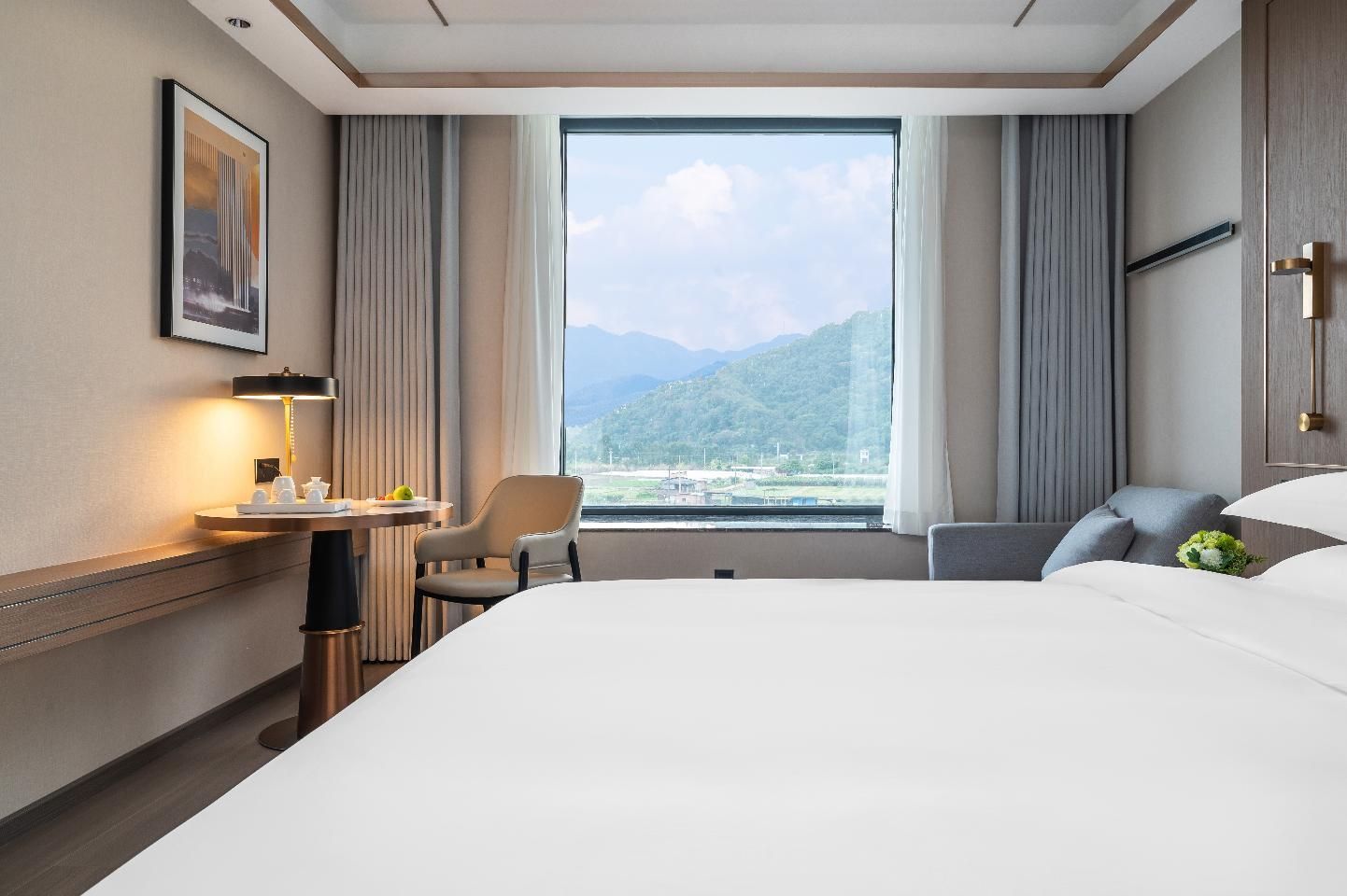 Poltton International Service Apartment Changtai Yuanxi Dossen - Bed Room Mountain View 2