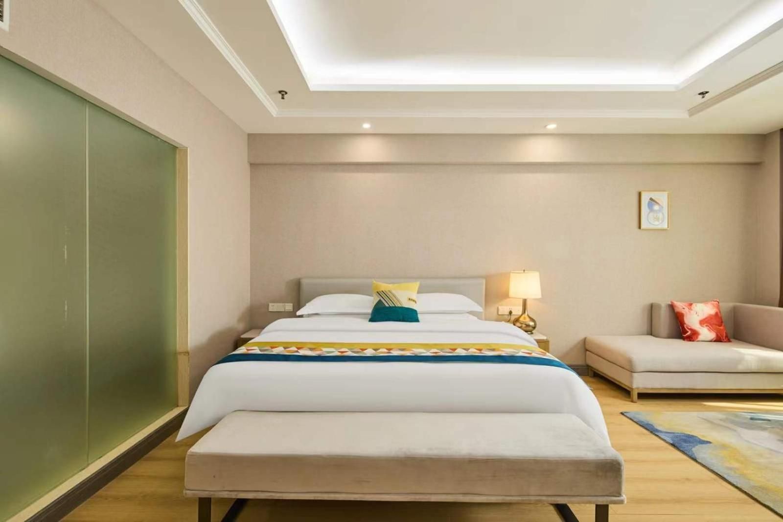 Premium Queen Room