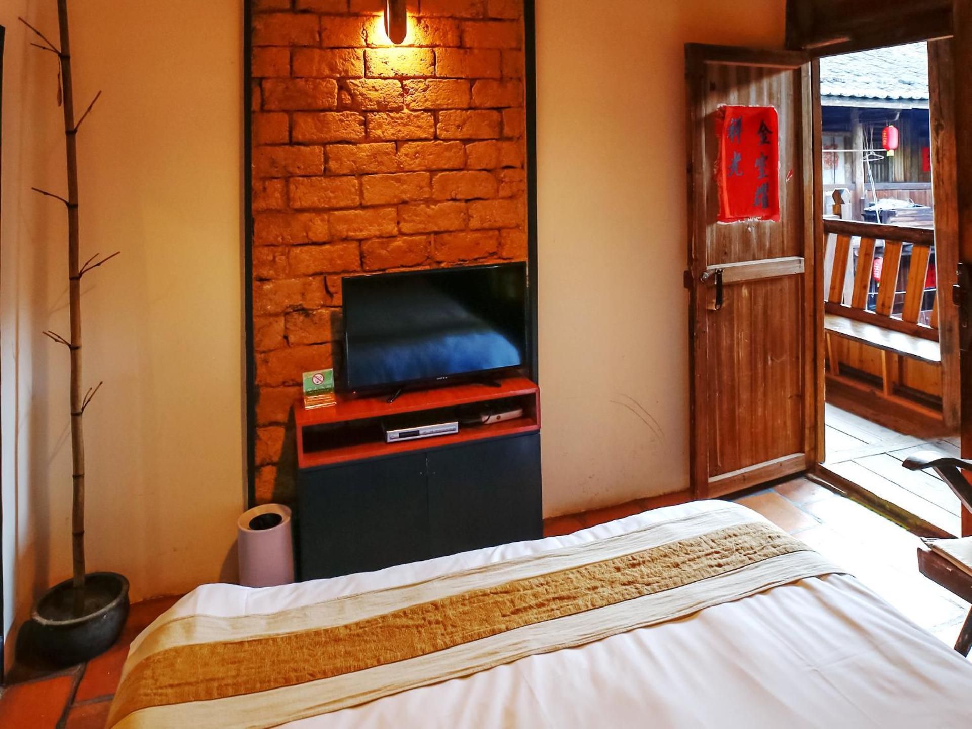 Deluxe Double Room with Private Bathroom