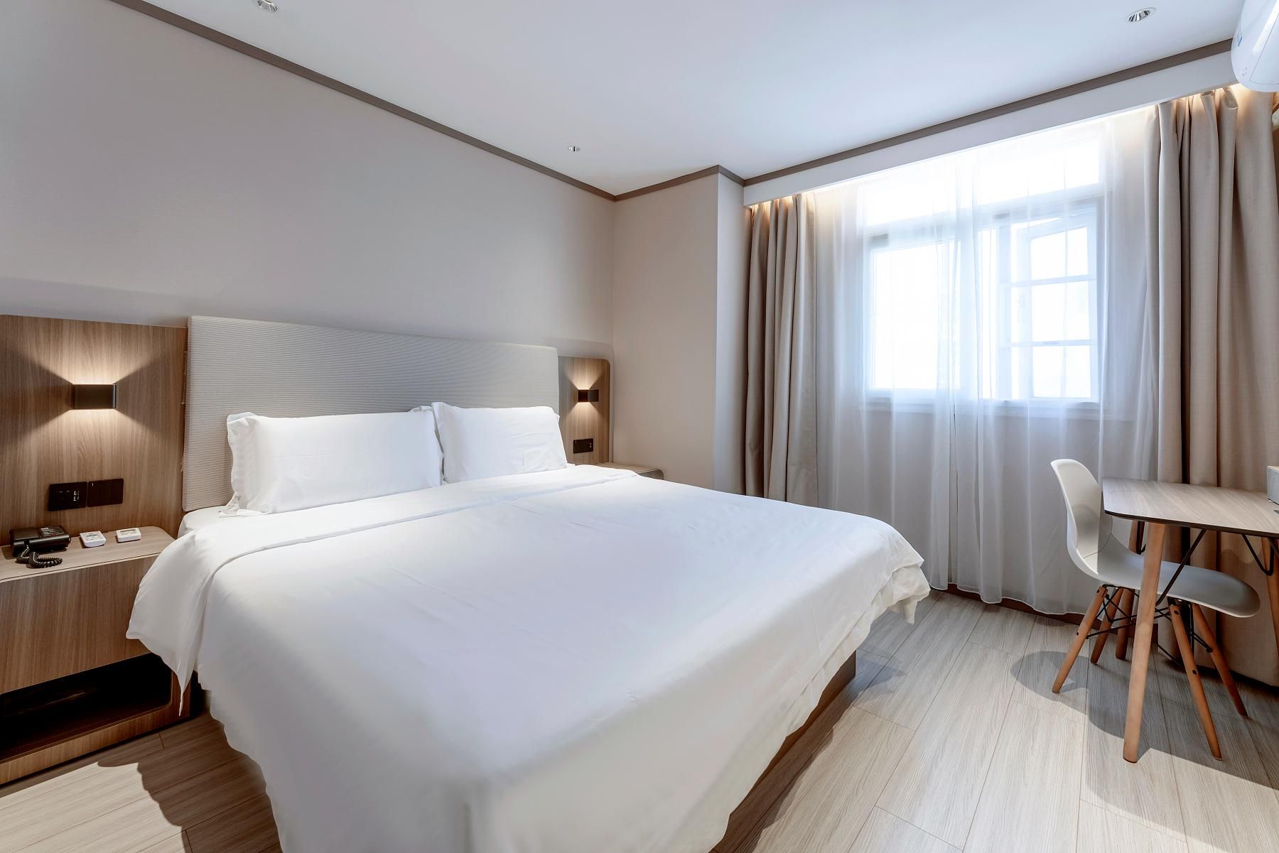 Huazhu - Room With Bed