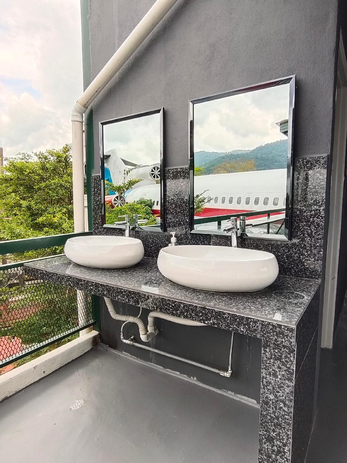 Twin Jets Resort First Class Jet Style Room 3