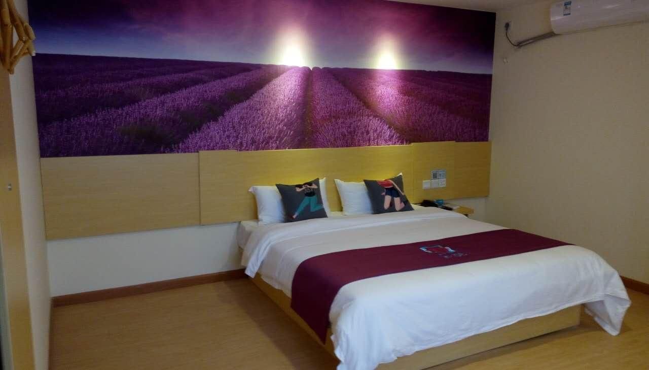 Business Queen Room