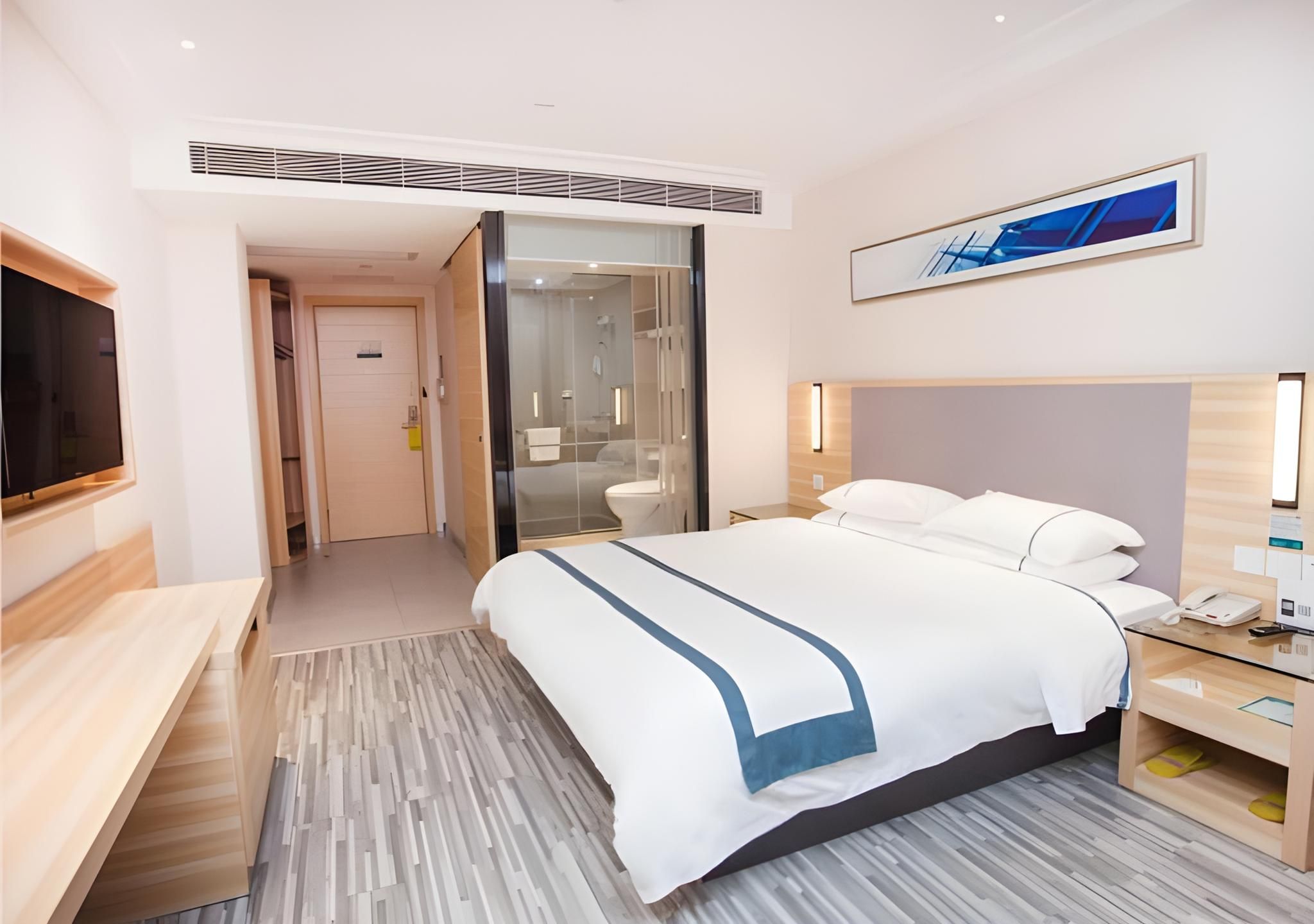 Stand Queen Room