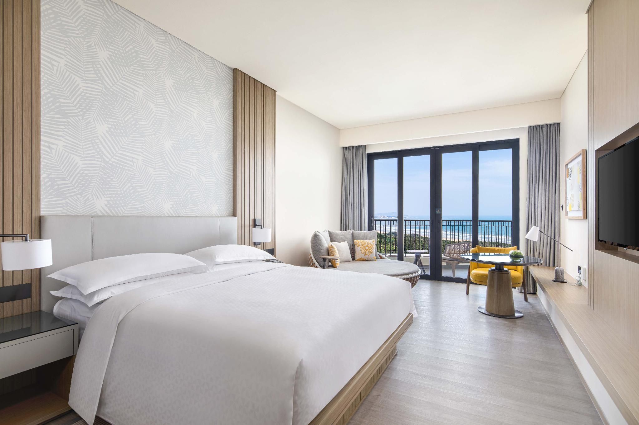 Guest room, 1 King, Partial sea view, High floor, Balcony