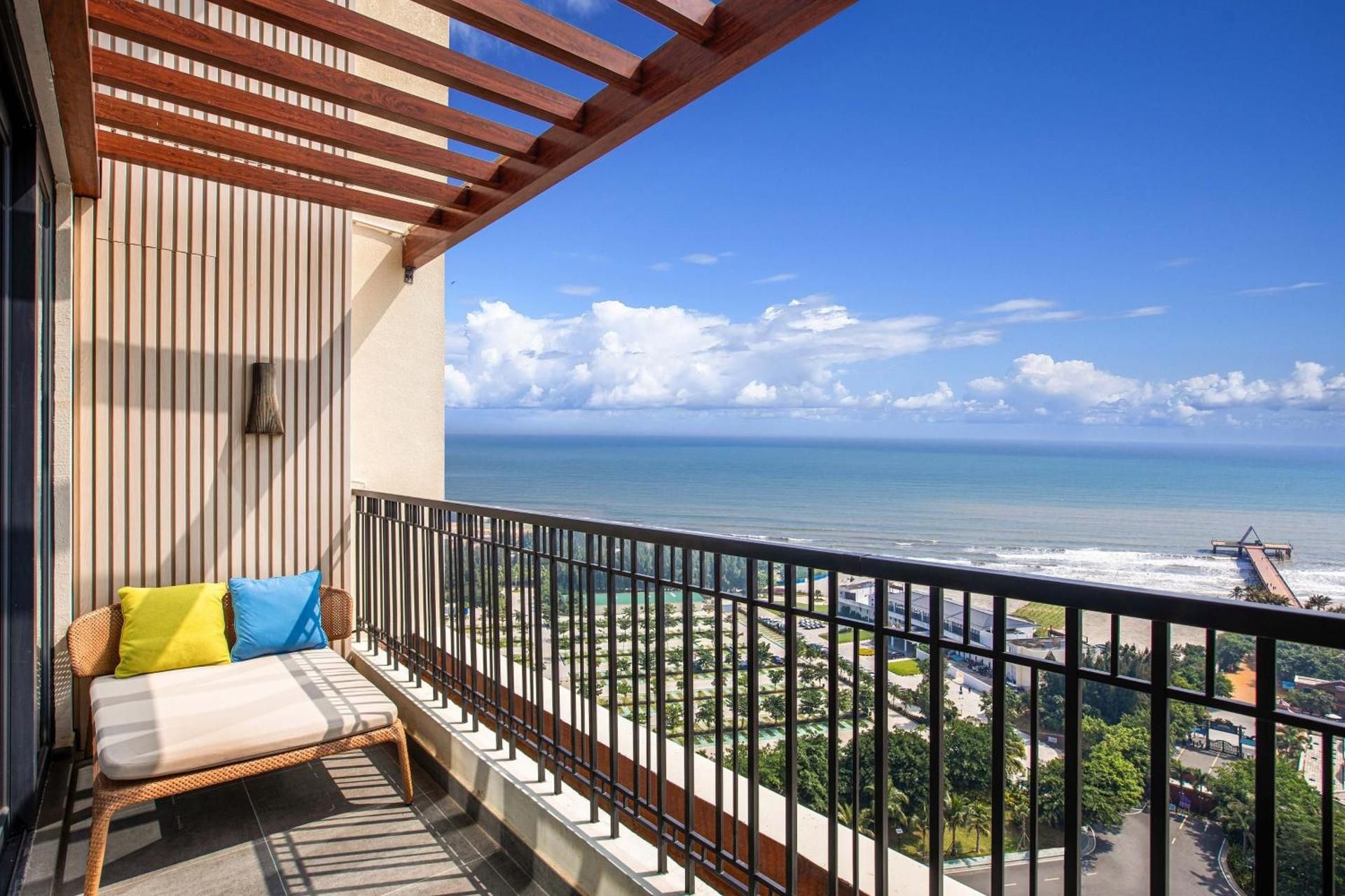 Four Points by Sheraton Wuchuan, Loong Bay 1 bedroom larger suite, 1 king, sea view, balcony 2