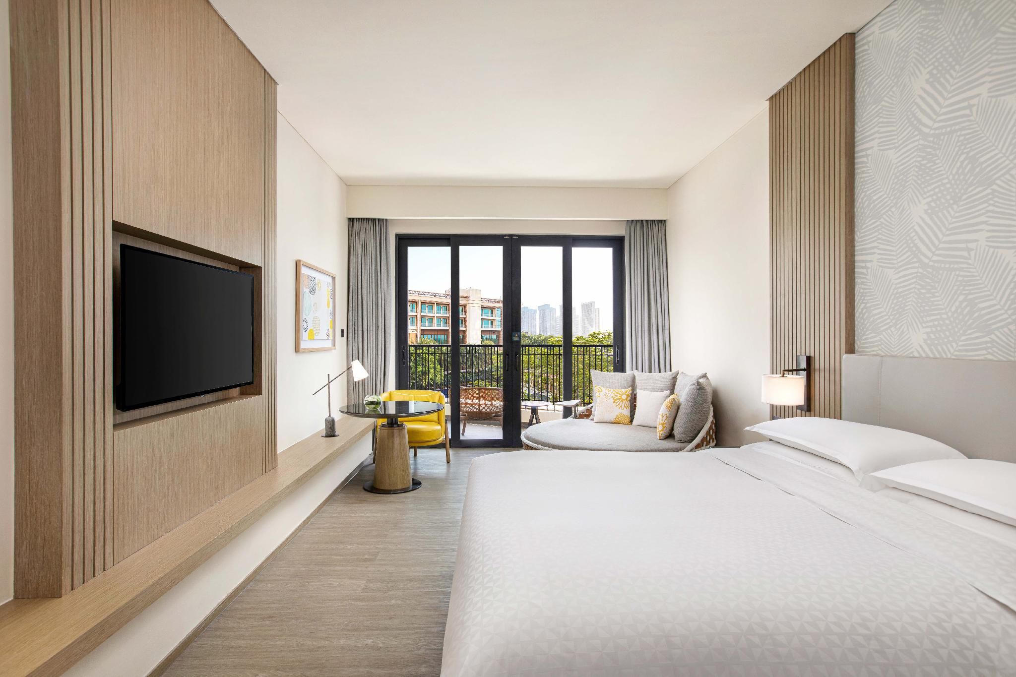 Guest room, 1 King, Balcony