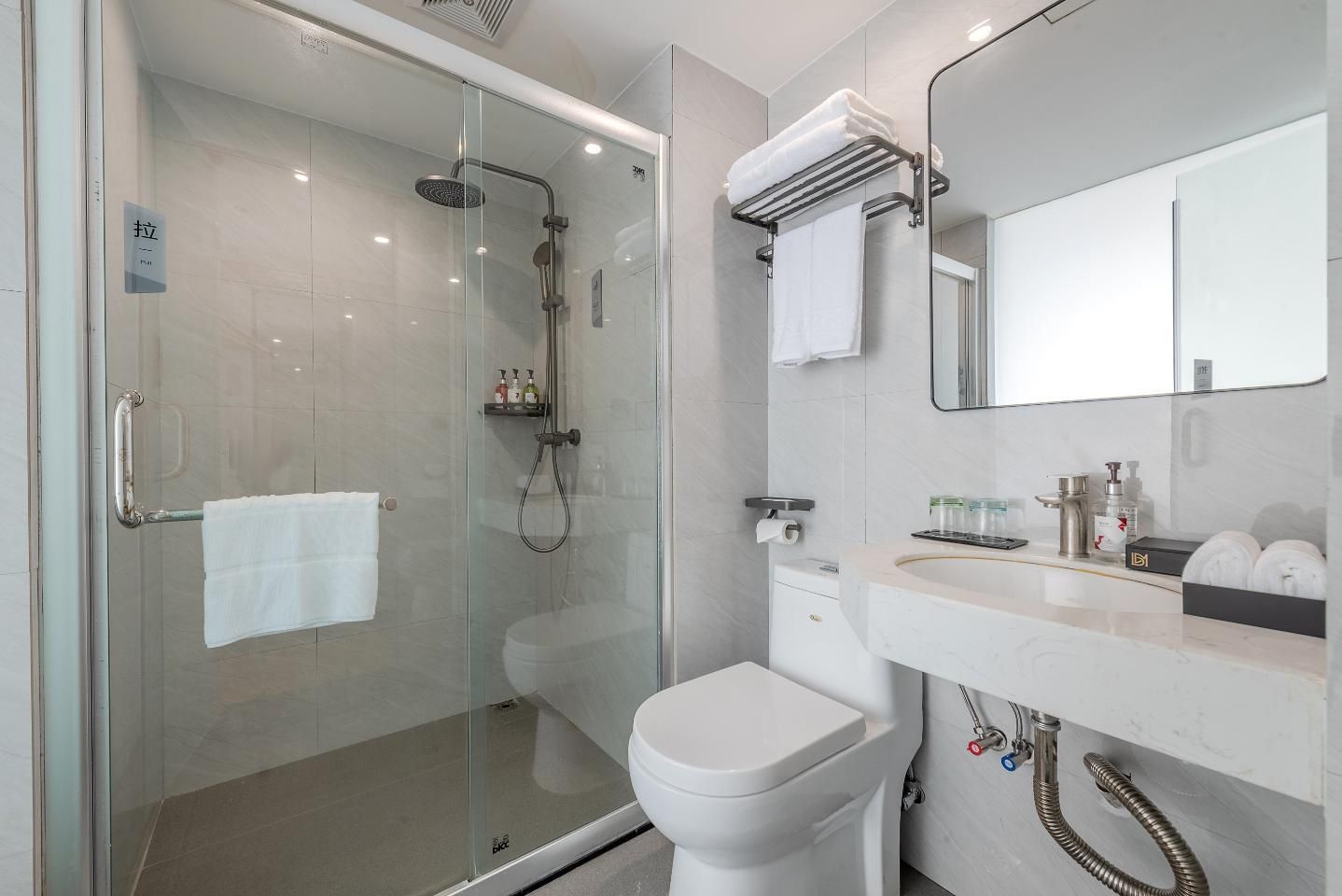 Dossen - Bed Room With City View