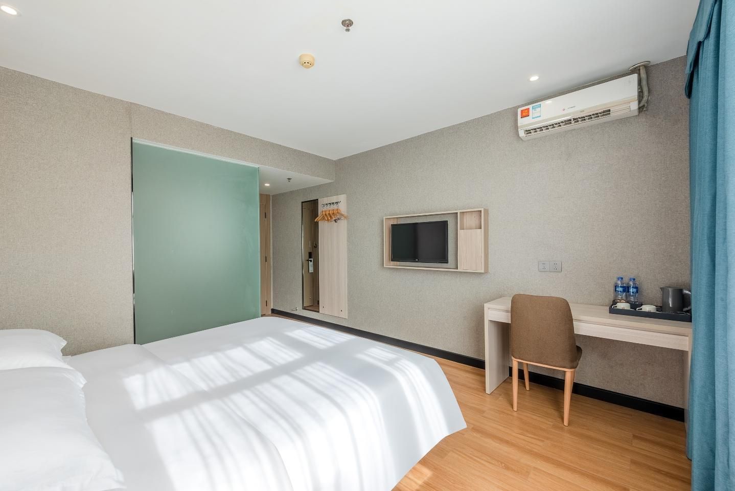 Dossen - Bed Room With City View