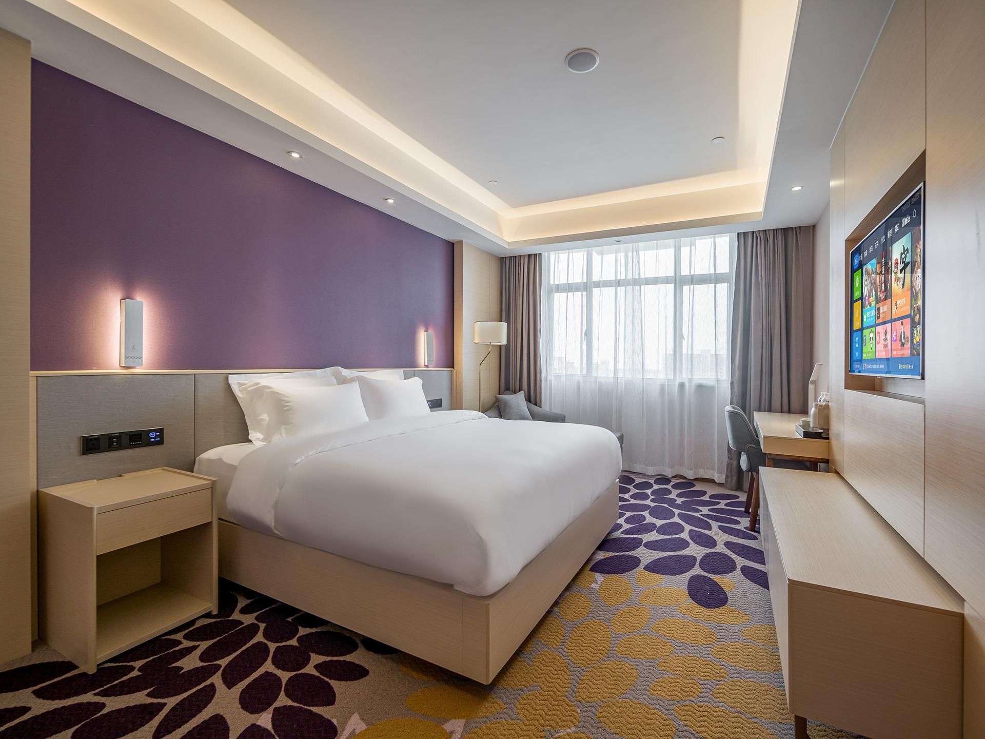 Lavande Hotel Zhanjiang Donghai Island WH - Business Suite Bed Room