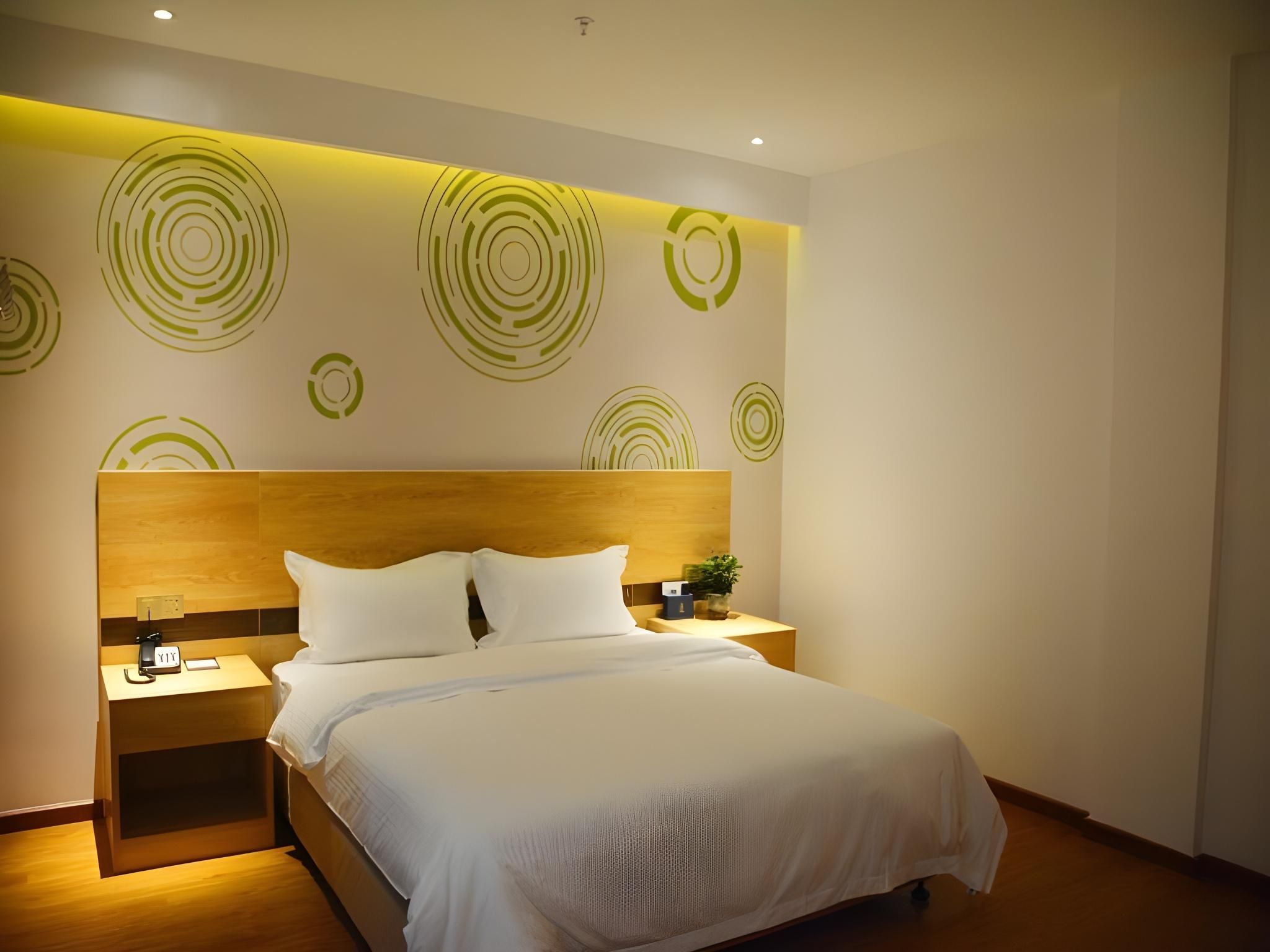Hotel Queen Room