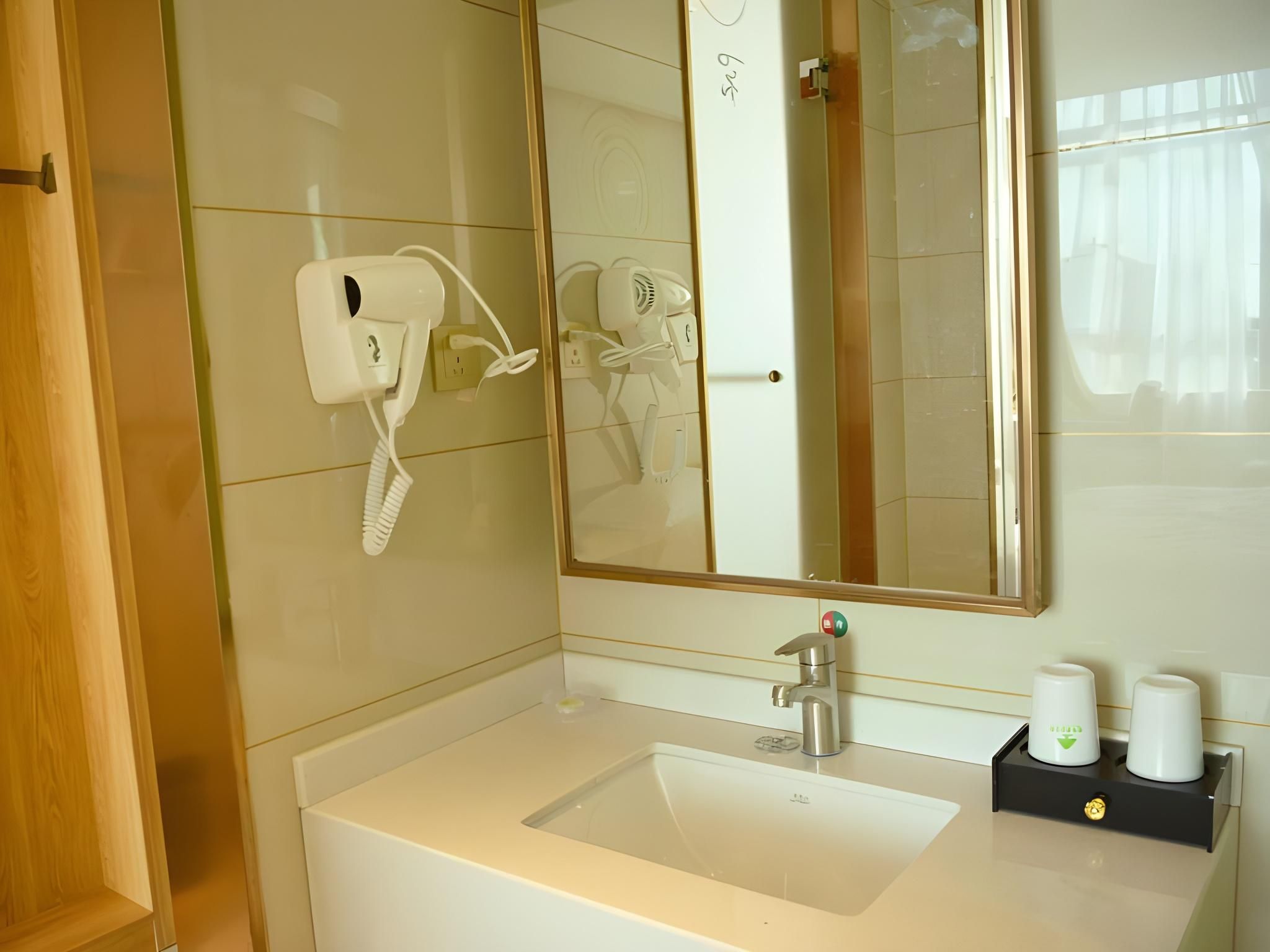 Hotel Queen Room
