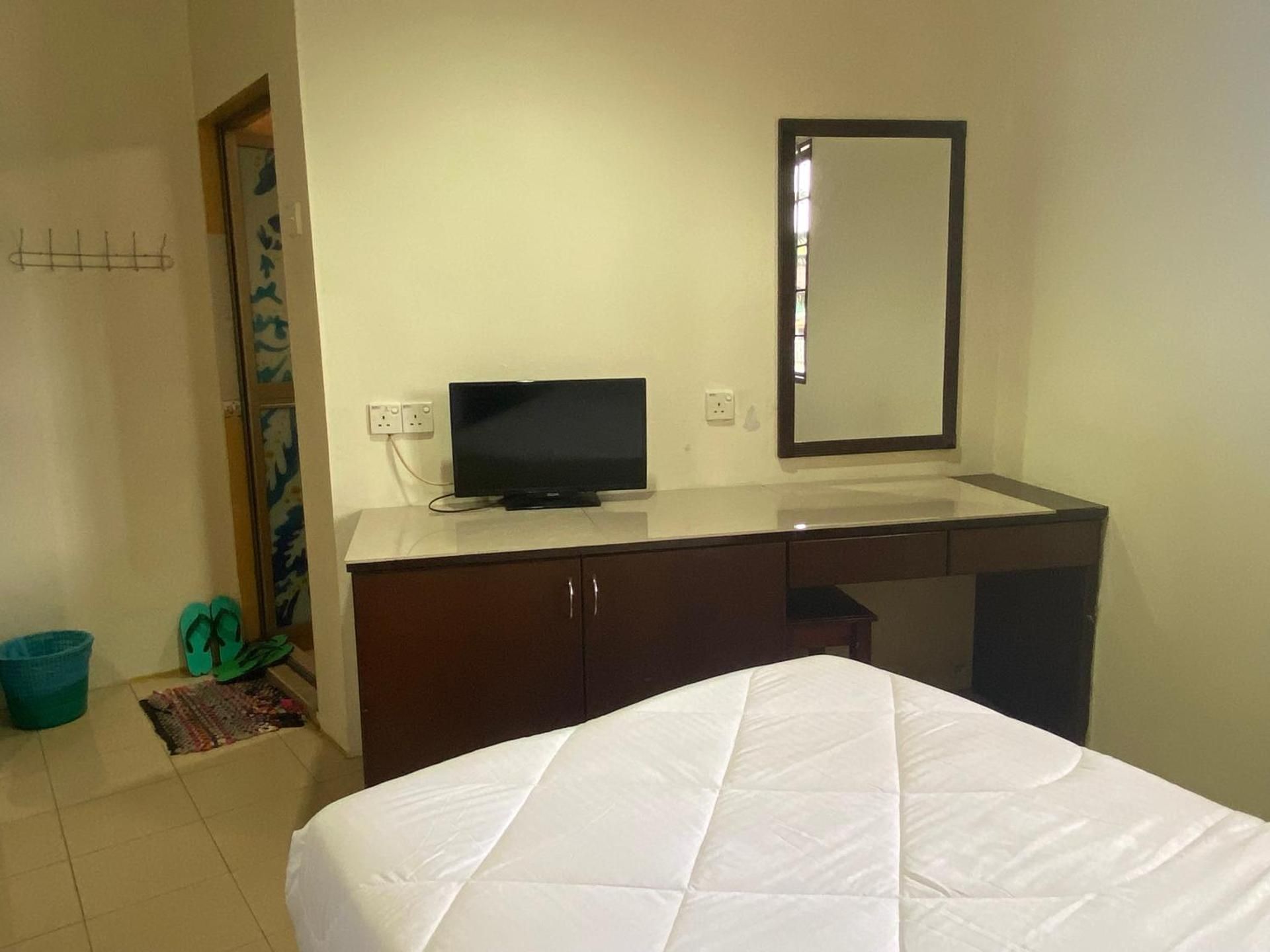 Hotel O Gold Hill Hotel Deluxe Twin Room 3