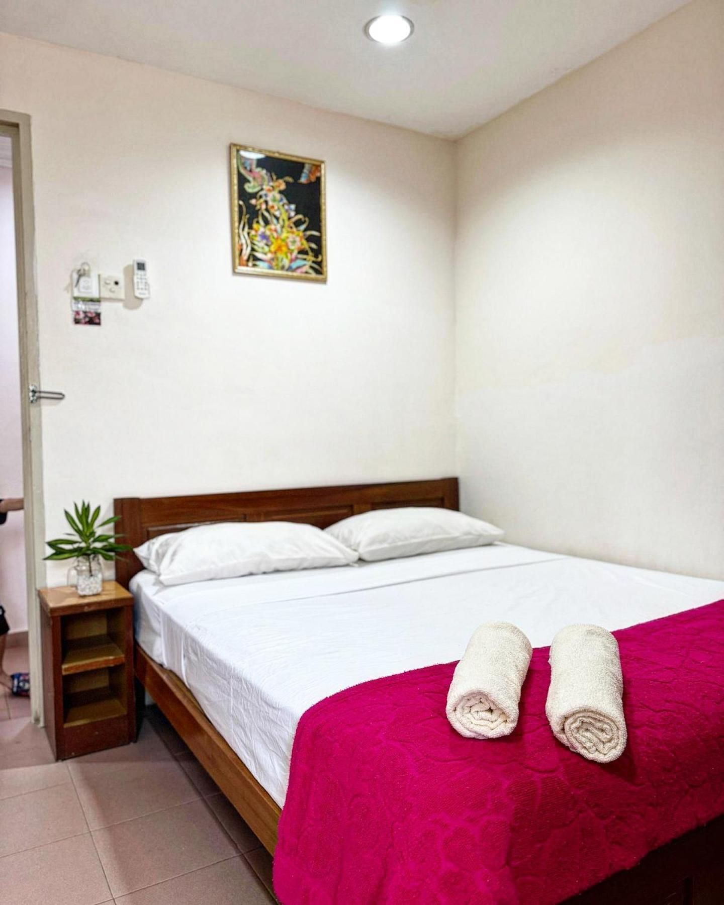 Town Inn Standard Queen Bed 2